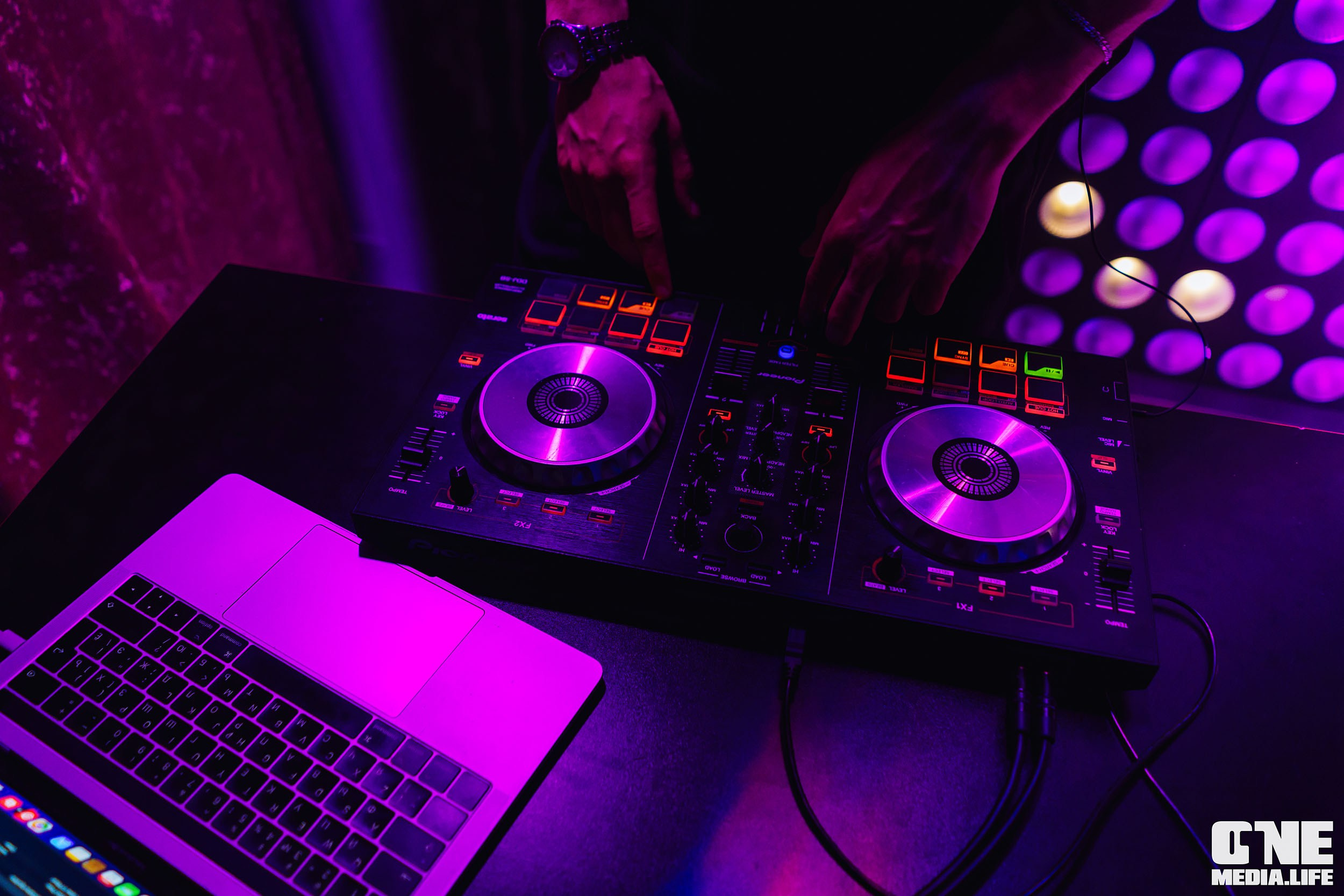 Фоторепортаж из караоке-клуба Эйфория. One Media Life: фоторепортажи, фотоотчеты с мероприятий и заведений