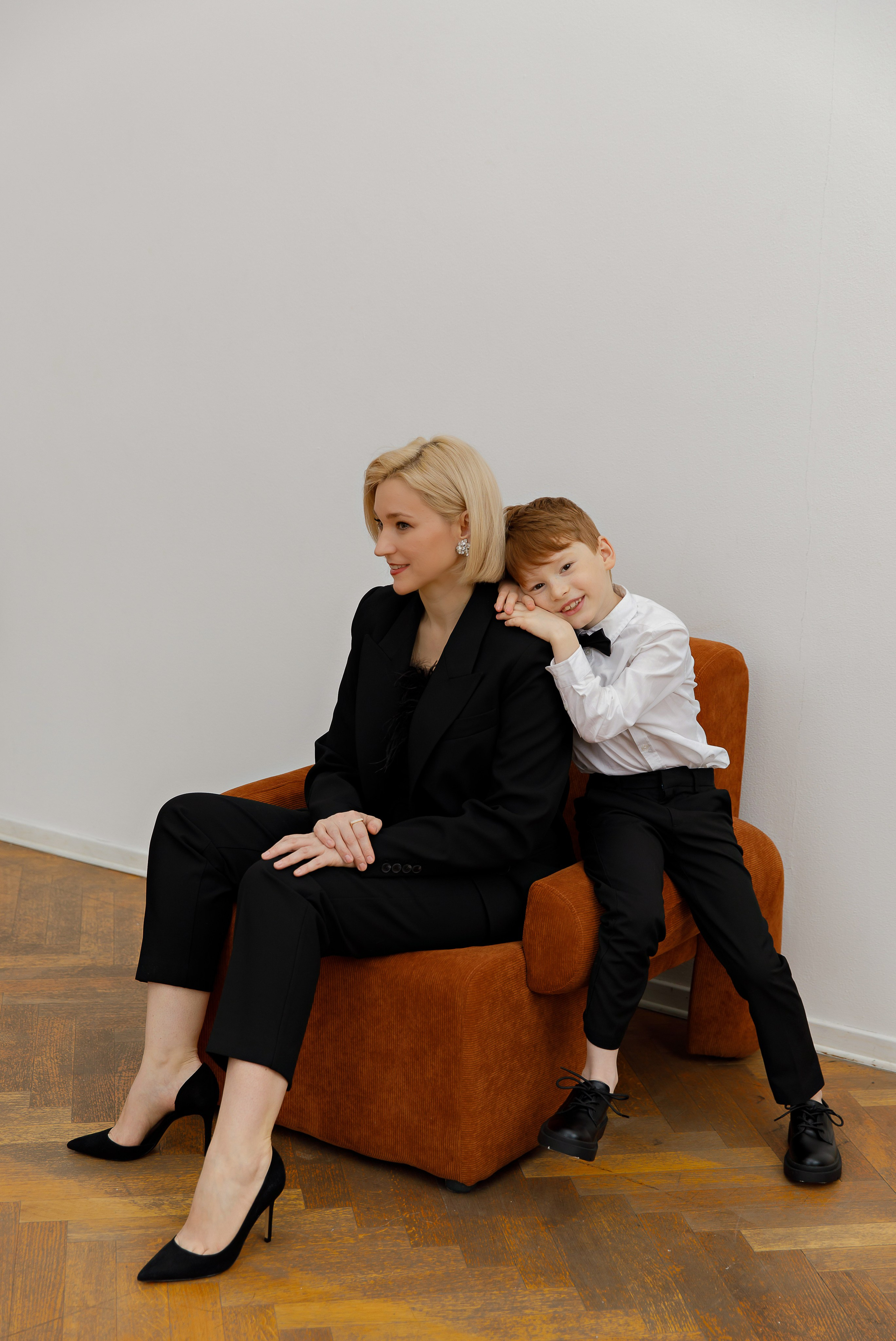 Фотосессия мамы и сына в студии. Портретный и семейный фотограф Юлия Герман