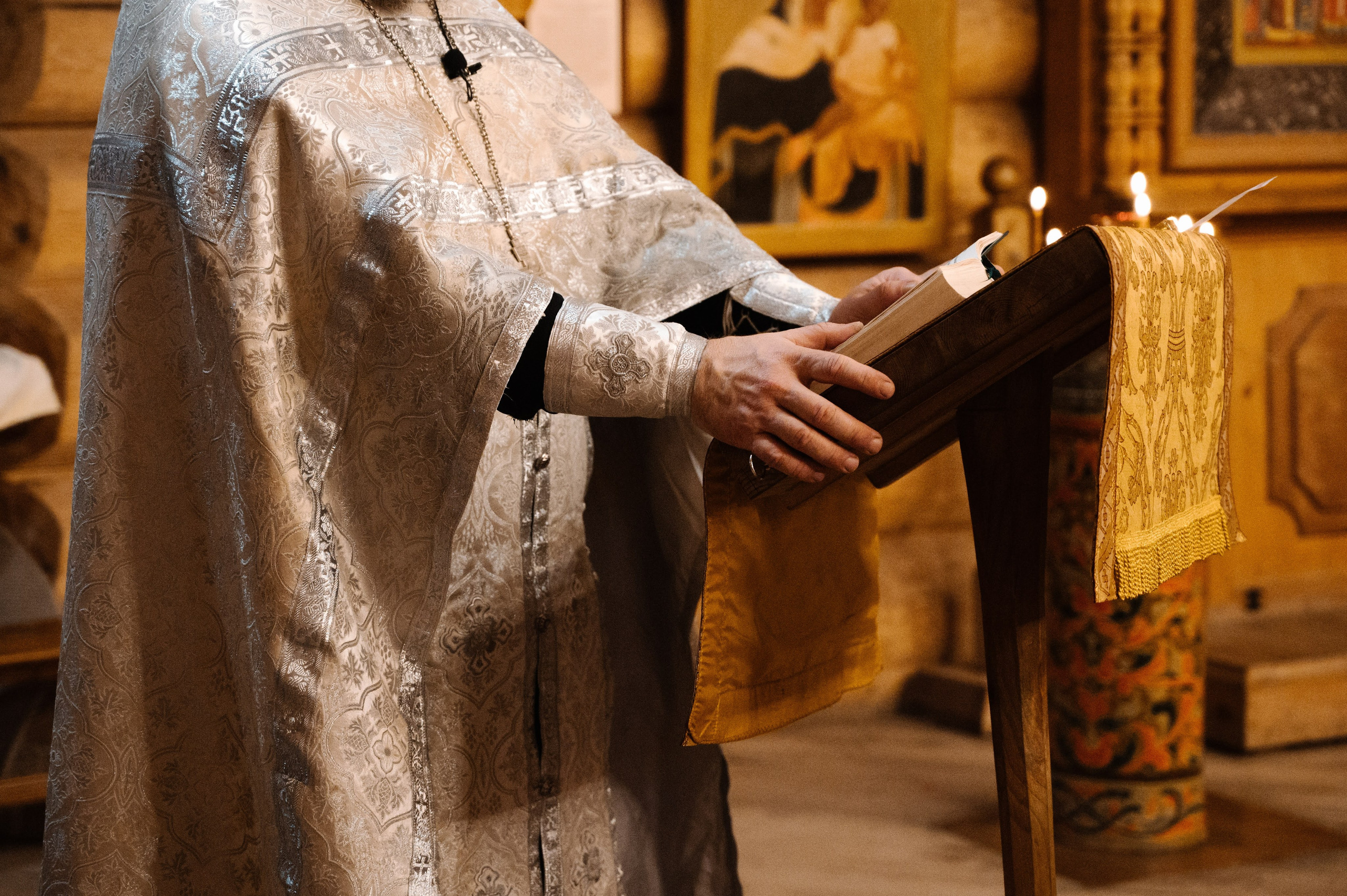 Фотосъёмка крещения в Санкт-Петербурге — Маргарита Иванова, фотограф. Профессиональный фотограф беременности в СПБ. Стильные фотосессии беременности в стиле минимализм и классическая фотография