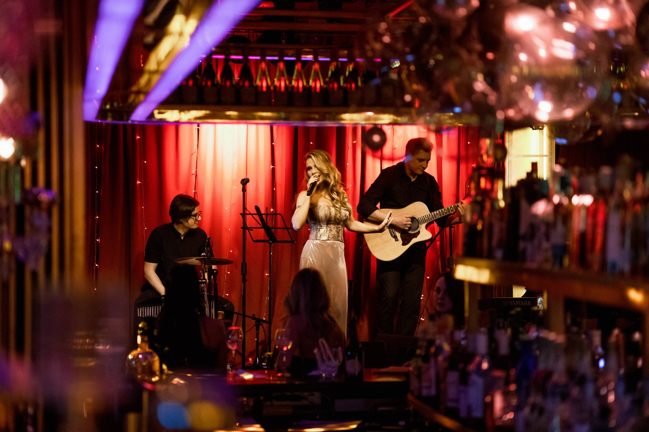 YANA URBAN: сольный концерт в «Анжелика Wineroom». СВОИ. ФОТООТЧЕТЫ-СОБЫТИЯ-МЕСТА