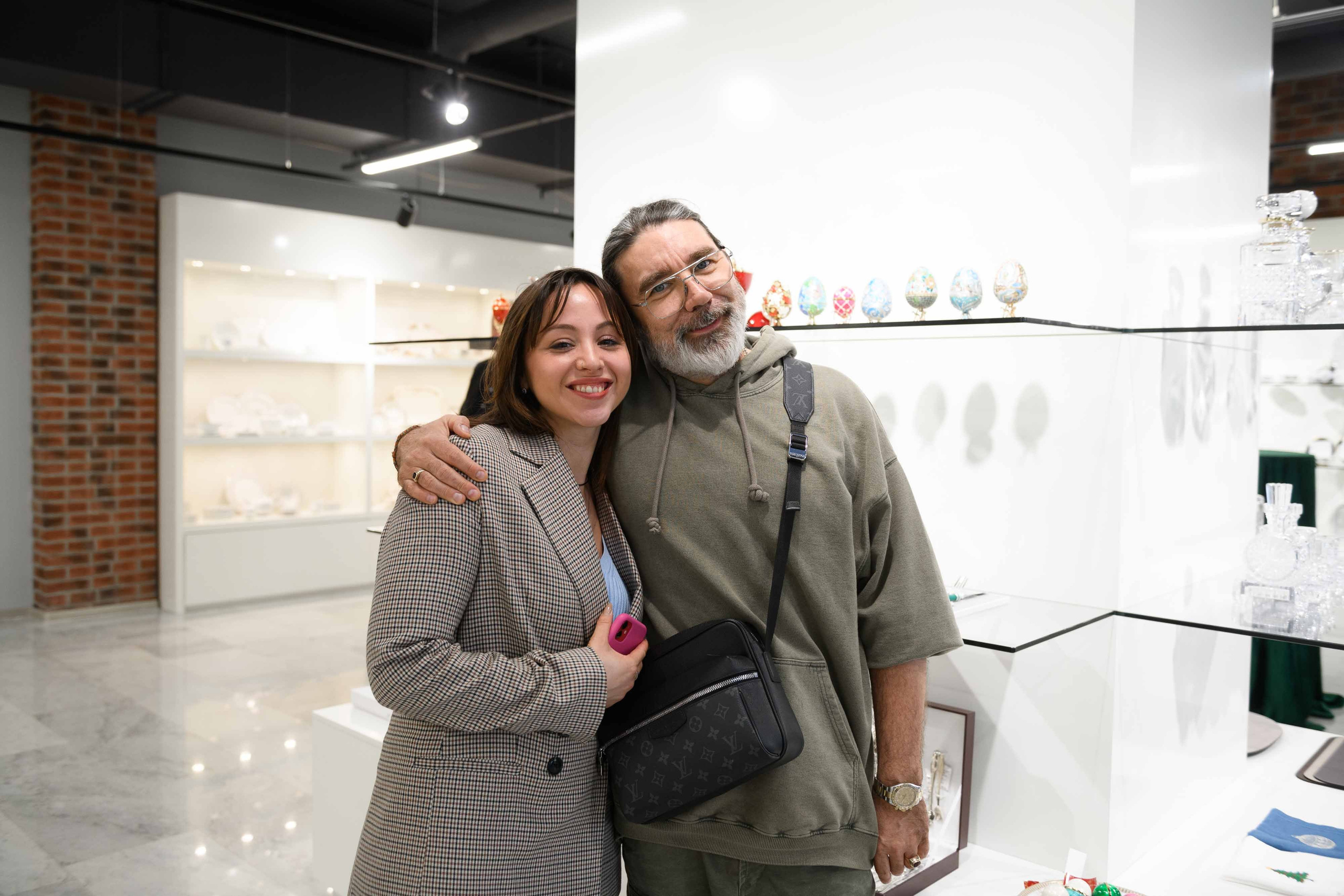 Русские Самоцветы: За кулисами легенды — Фотоальбом об искусстве и производстве