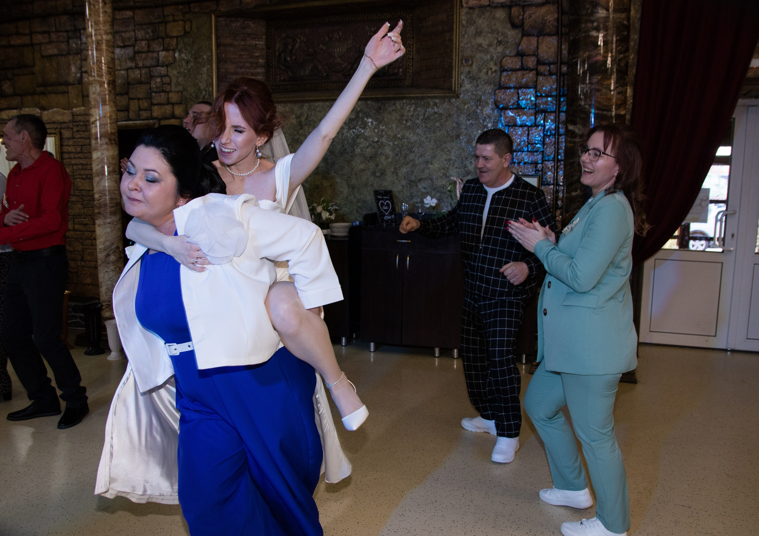 свадьба с ведущей в шахтах ,веселая невеста