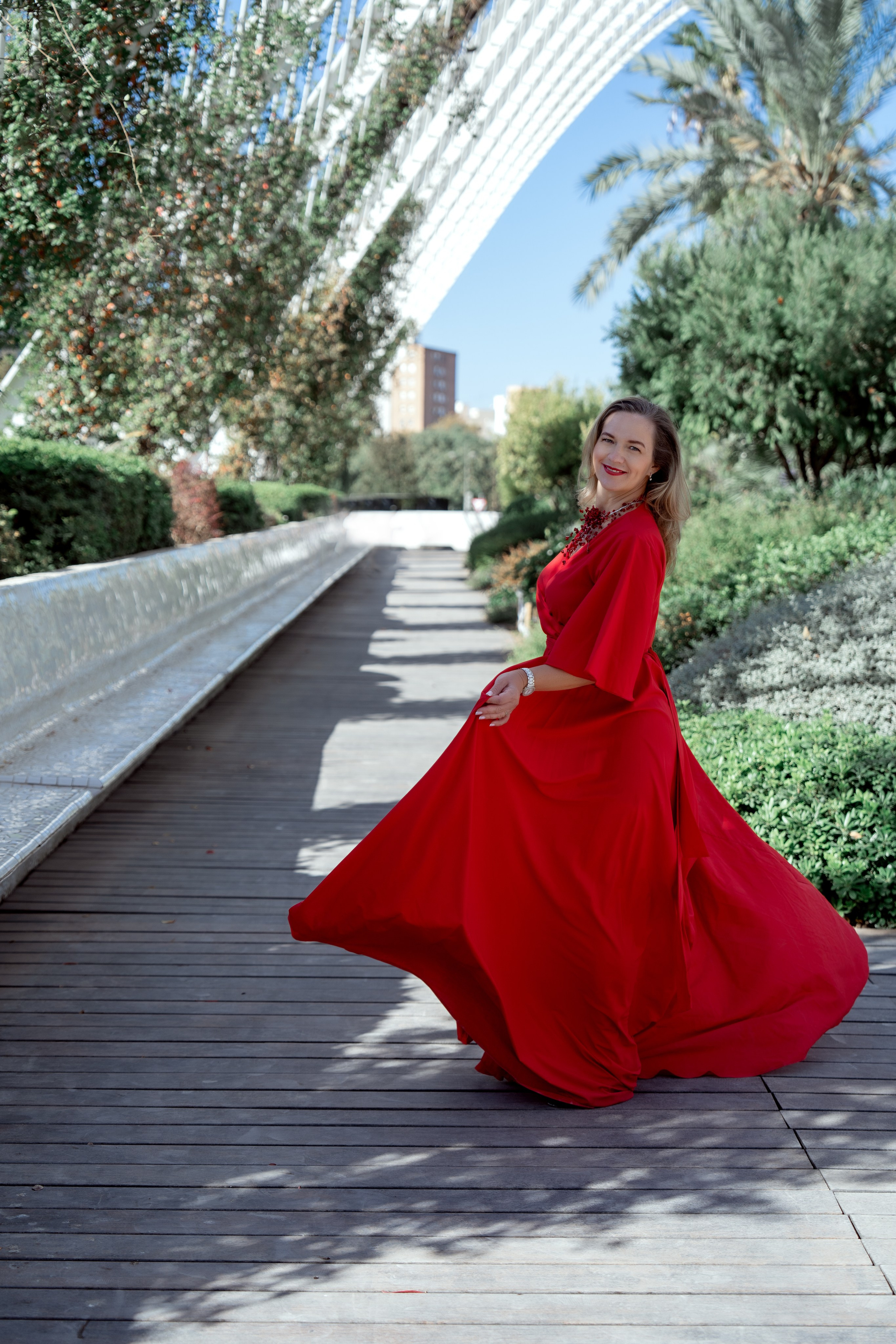 фотосессия в летящем платьв Валенсия Турия
