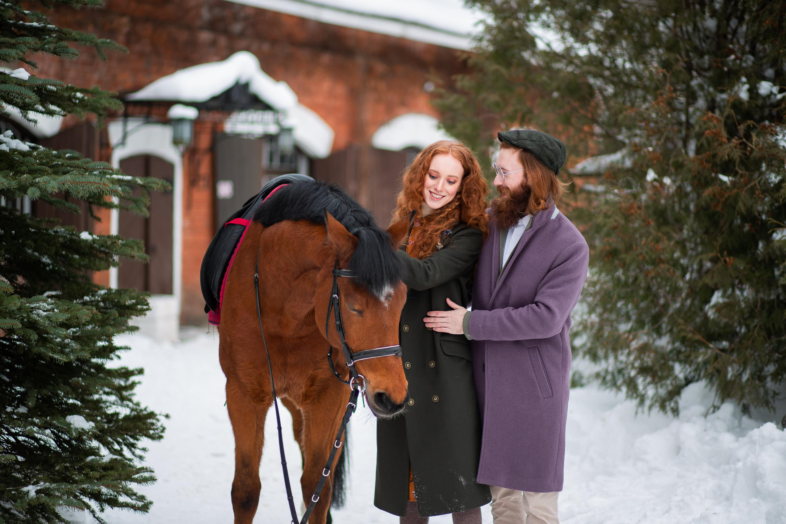 ЗИМНЯЯ ЛАВ СТОРИ НА КОНЮШНЕ. Семейный и свадебный фотограф в Санкт-Петербурге Таша Семёнова