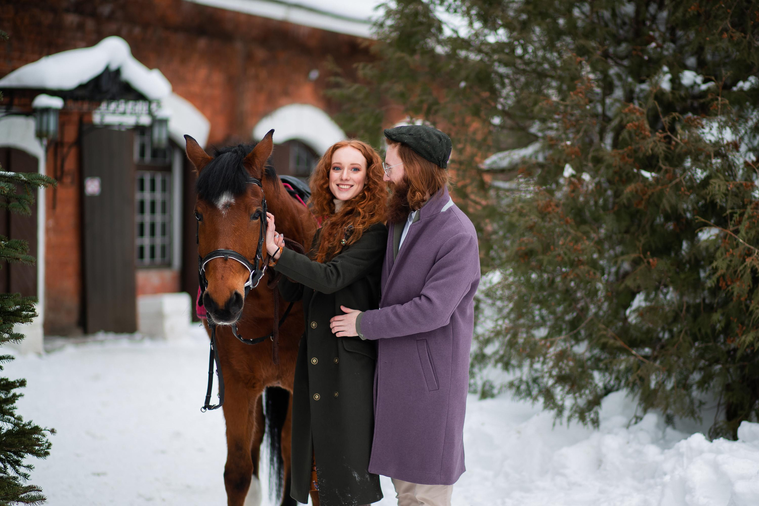 ЗИМНЯЯ ЛАВ СТОРИ НА КОНЮШНЕ. Семейный и свадебный фотограф в Санкт-Петербурге Таша Семёнова