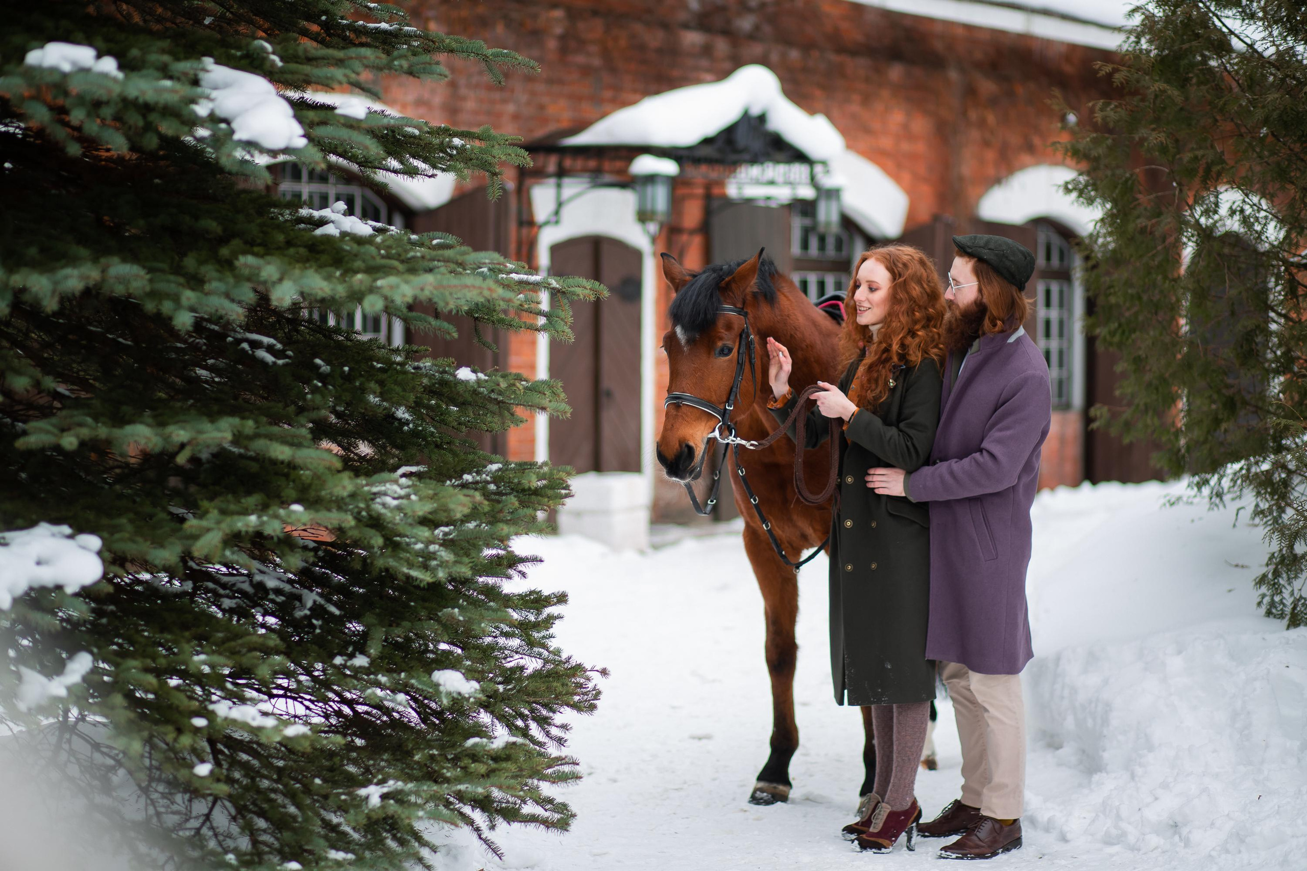 ЗИМНЯЯ ЛАВ СТОРИ НА КОНЮШНЕ. Семейный и свадебный фотограф в Санкт-Петербурге Таша Семёнова