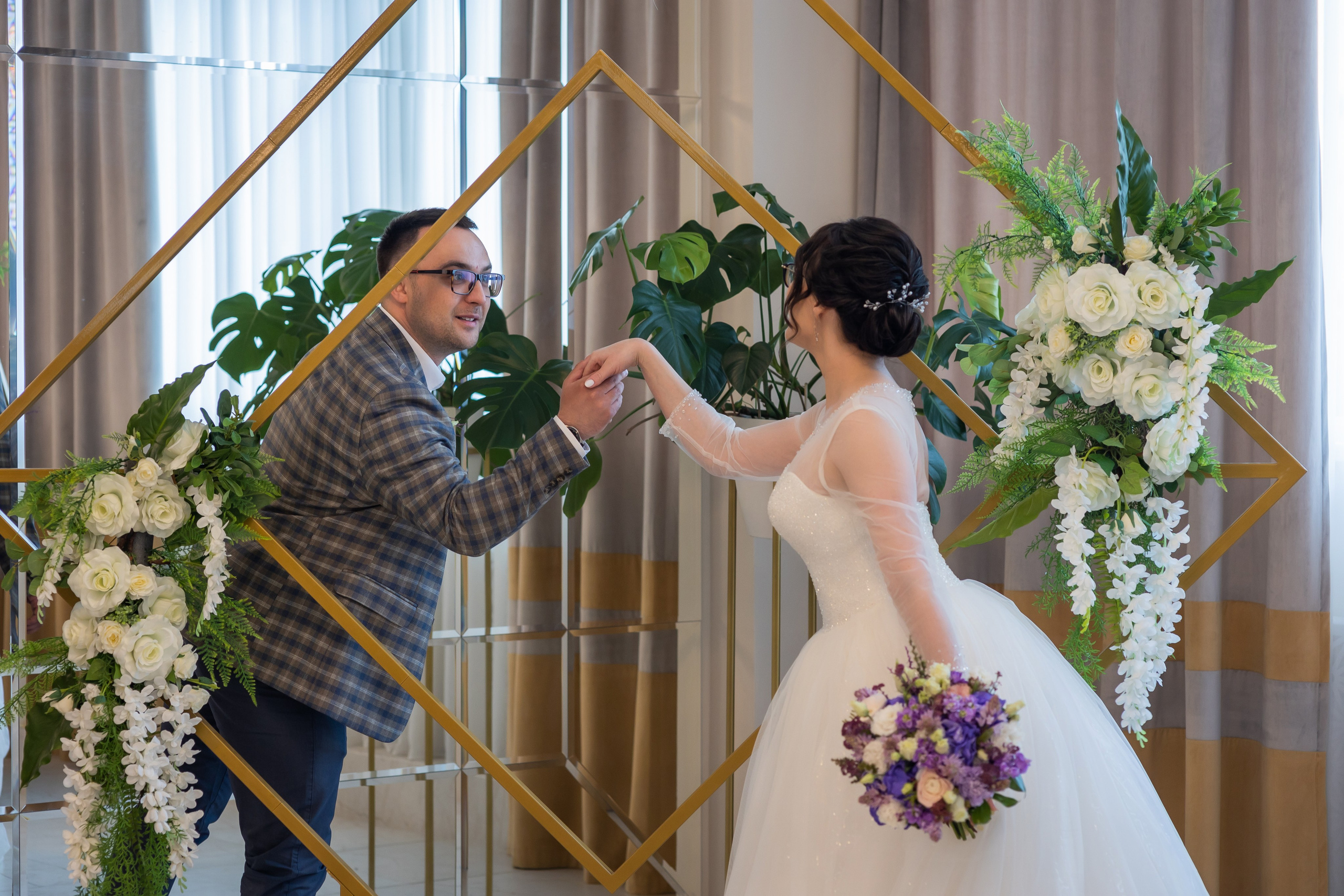 Миша и Маша. Весенняя свадьба 18.04.2023. Семейный фотограф в Москве Наталья Чуб, заказать Фотокнигу