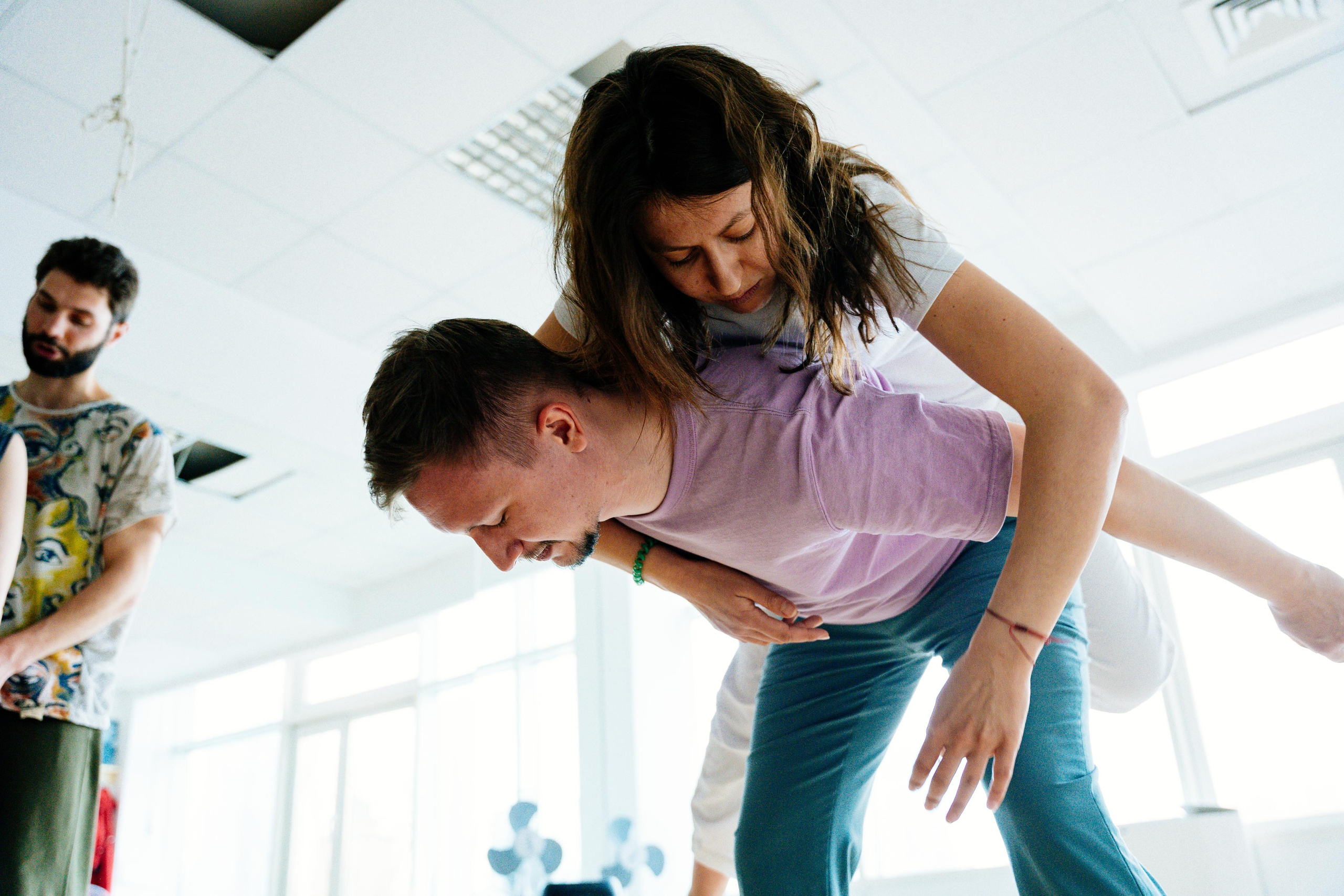 Репортаж с мастер-класса Контактной импровизации. Репортажный фотограф в Астане — Диана Калтаева, портретный фотограф