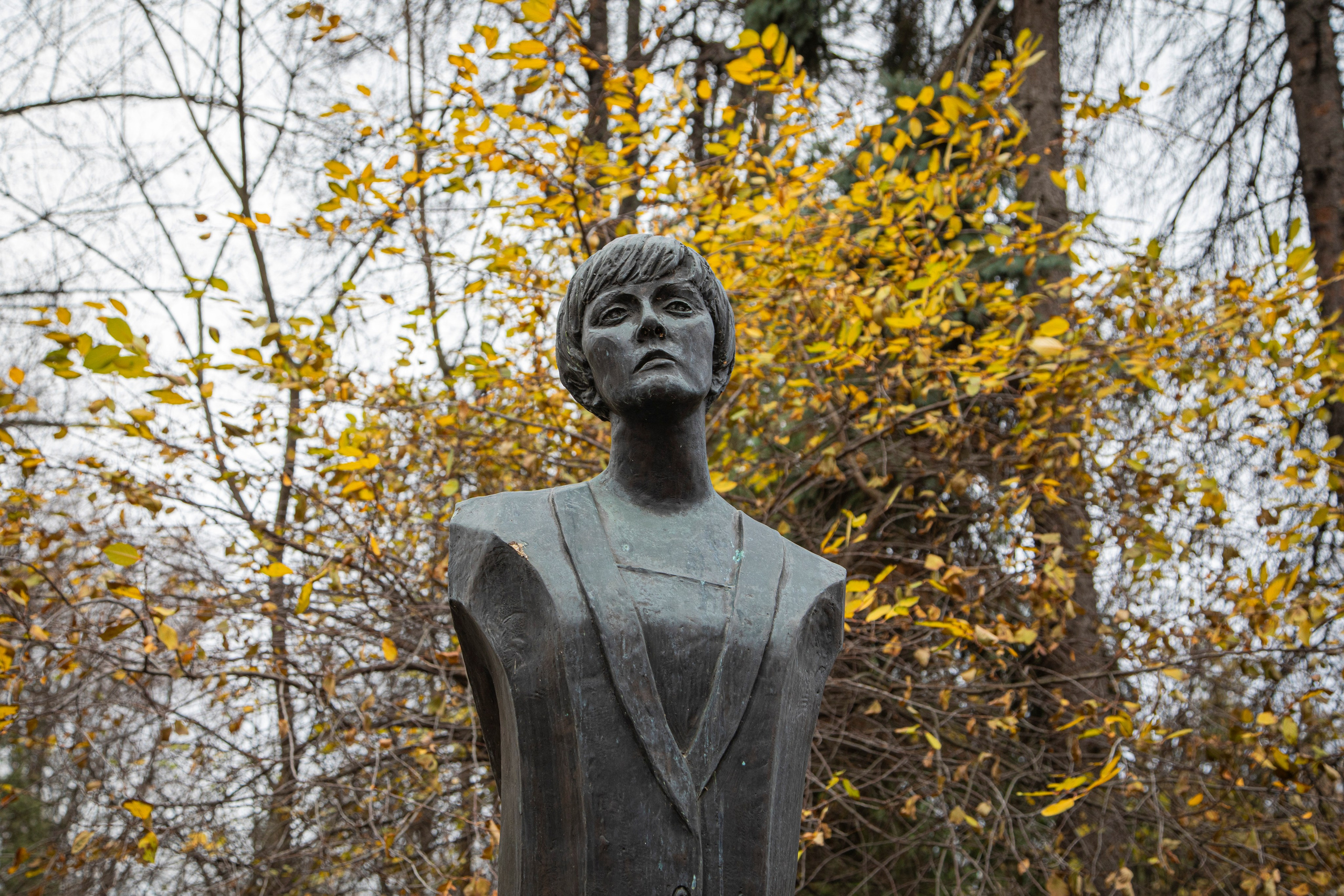 Осенняя прогулка по Новодевичьему кладбищу. Фотограф Сергей Ловкий