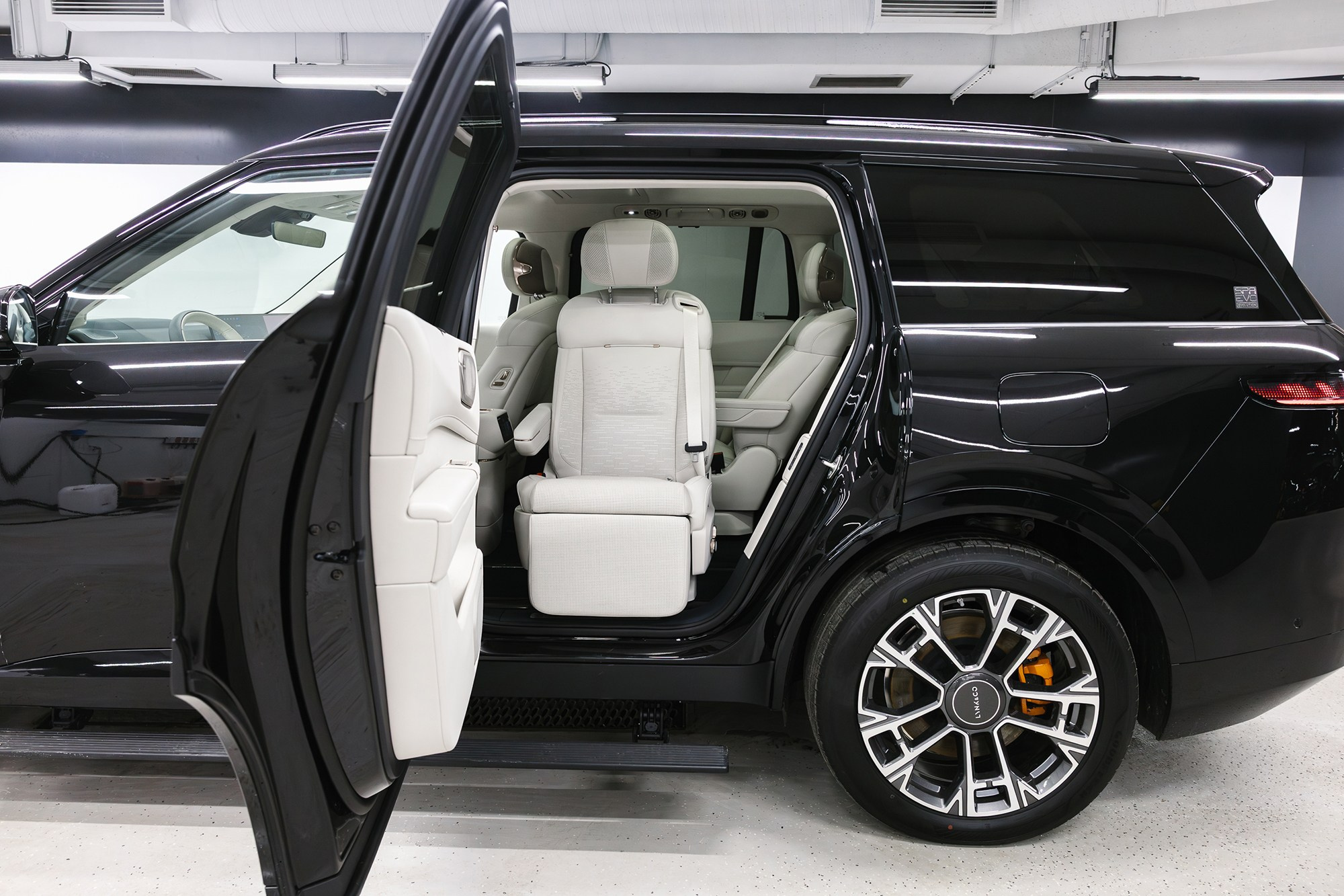 Lynk & Co 900 Ultra 2,0hyb 4WD AT (734 л. с.), 2025 г, 2,0 л бензин. Автосалон «Х-Авто»