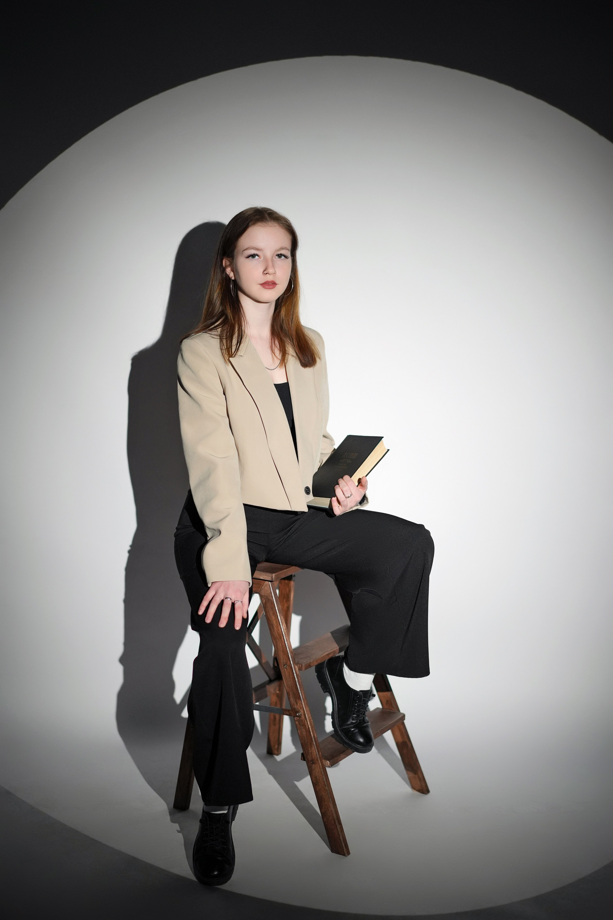 Стиль портрета в студии. GOTRA — выпускные альбомы в Тюмени