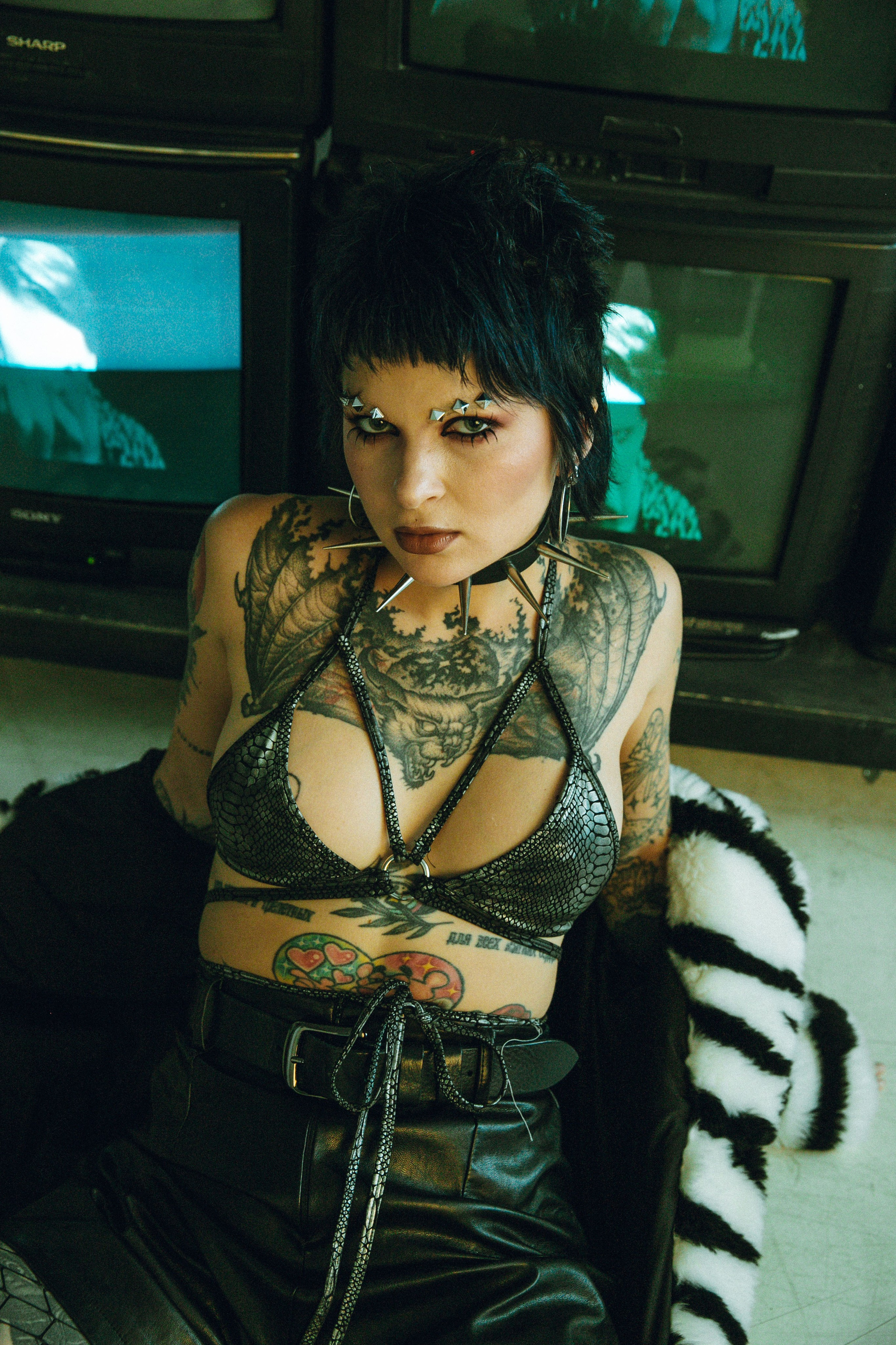 Фотосессия в студии с телевизорами. Свадебный фотограф в Москве Элина Ларченкова. Фото, которые цепляют