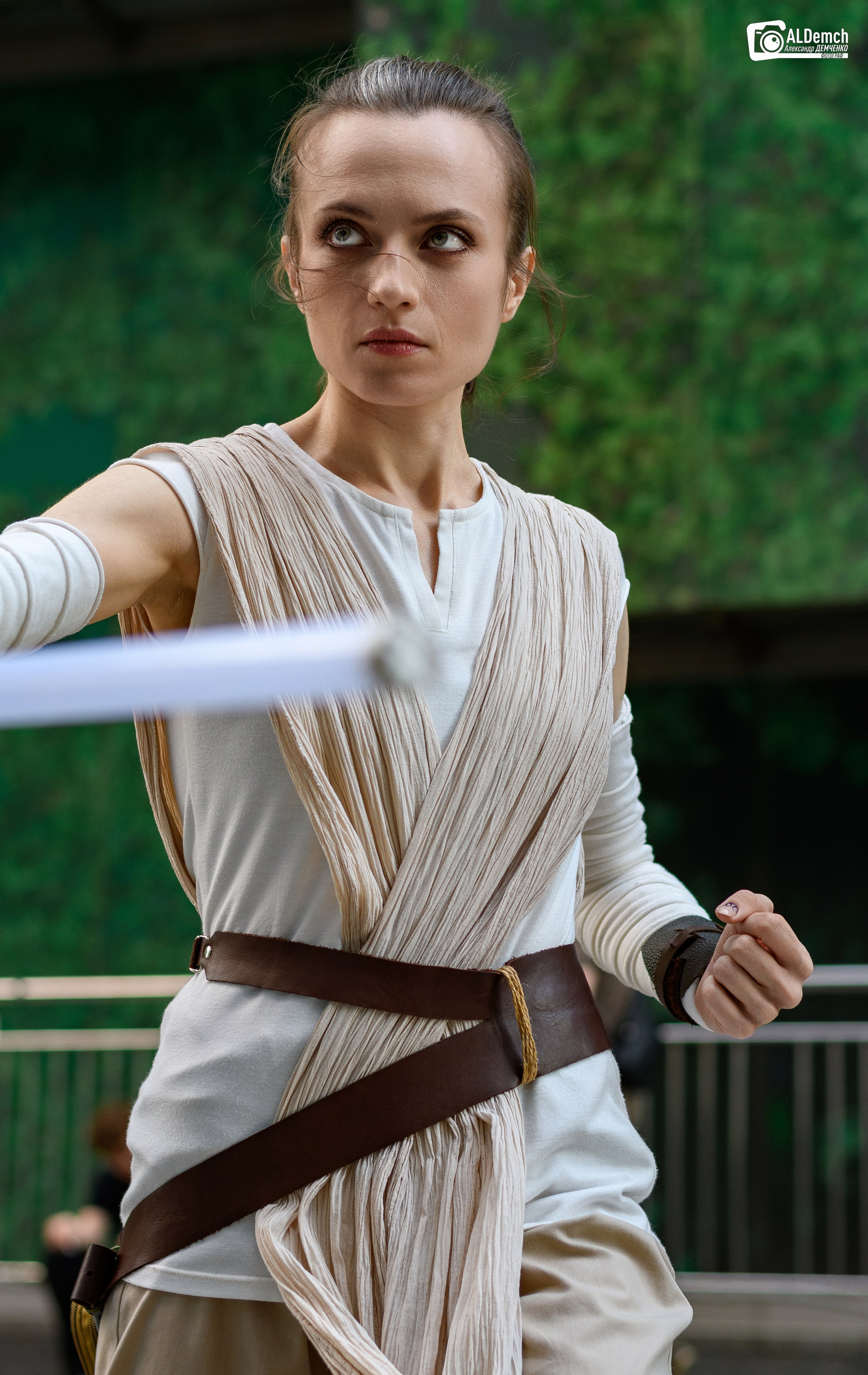 Рей против Мандалорца по звёздным войнам косплей фотосессия