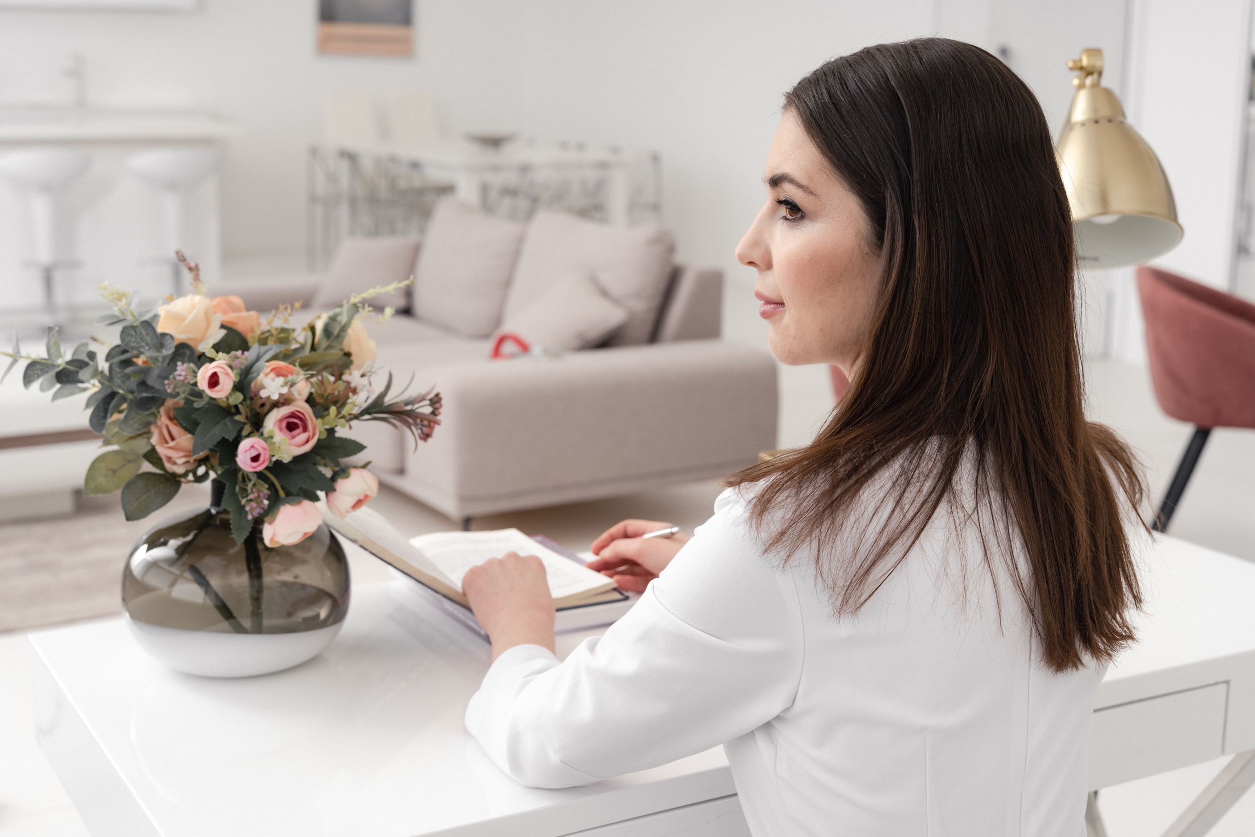 Бизнес фотосессия для врача онколога-химиотерапевта