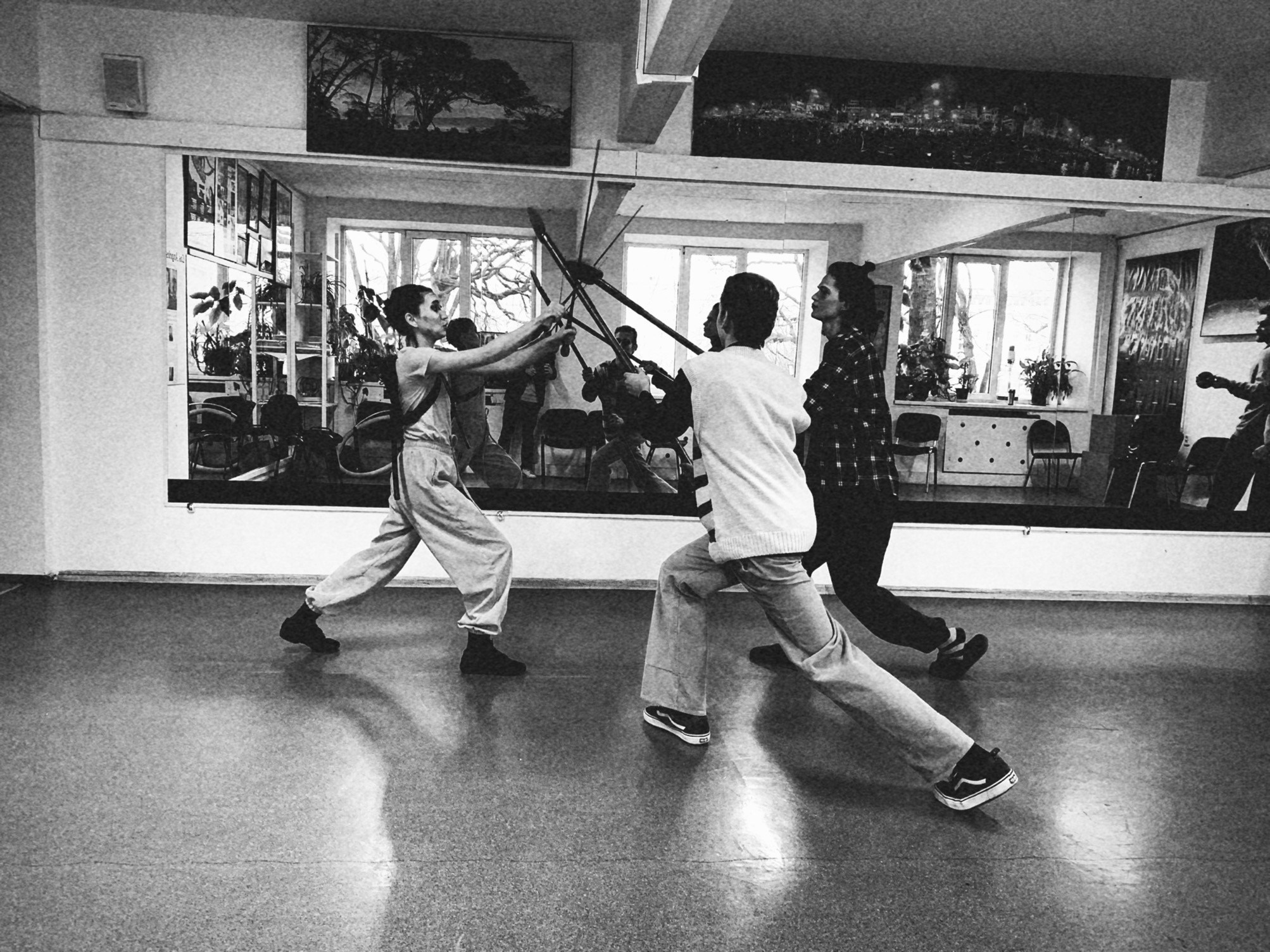 Фотосерия о магии театра и трансформации актёра: грим, костюмы, эмоции и визуальные метаморфозы на пути к сценическому образу. На фото — актёры Театра Стаса Намина и Мастерской Петра Фоменко. Фотограф: Ожерельев Лев