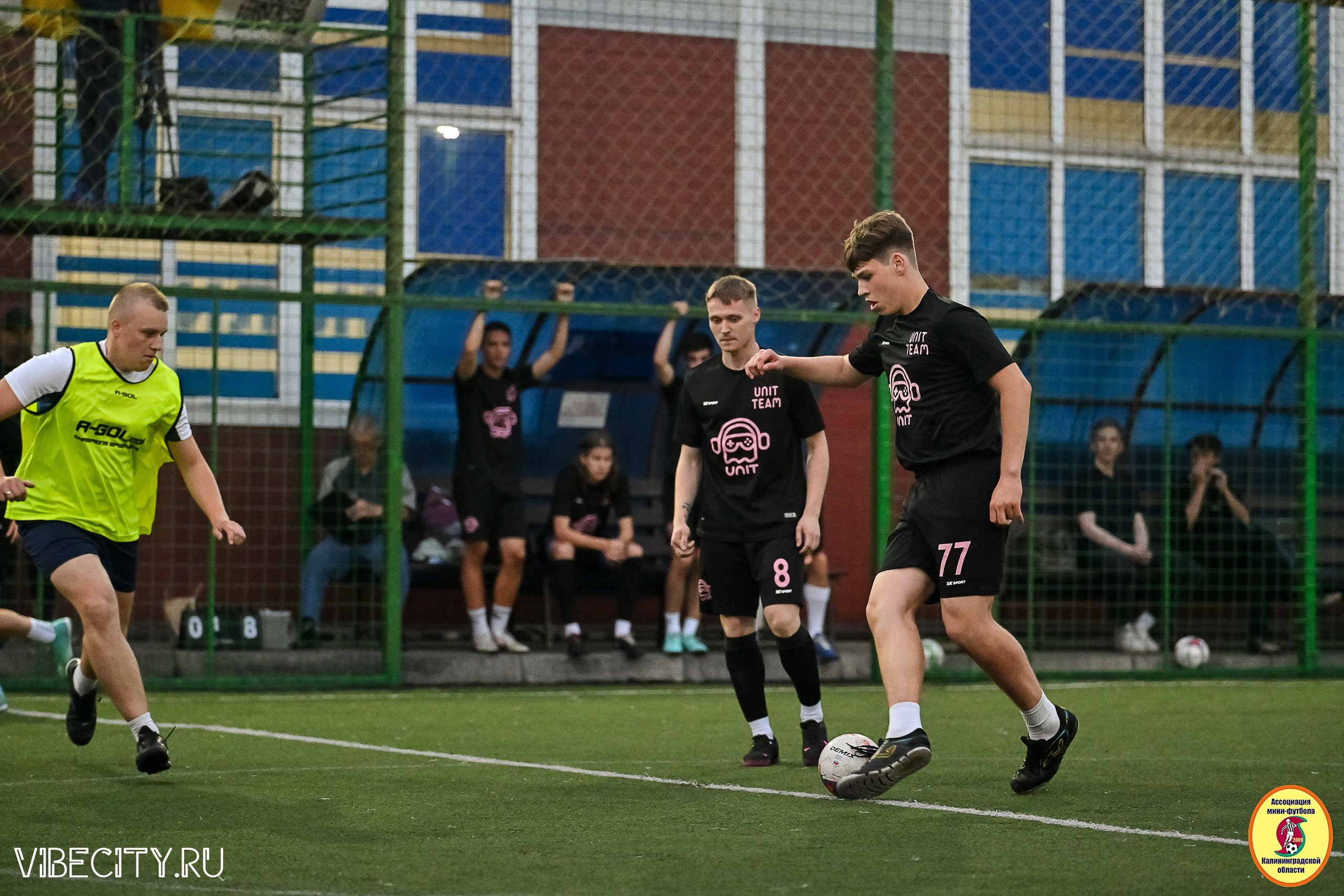 ИГРЫ МИНИ-ФУТБОЛЬНОЙ И КОРПОРАТИВНОЙ ЛИГИ. VIBECITY.RU Вайб Сити Ру Фоторепортажи Фотоотчеты Калининград