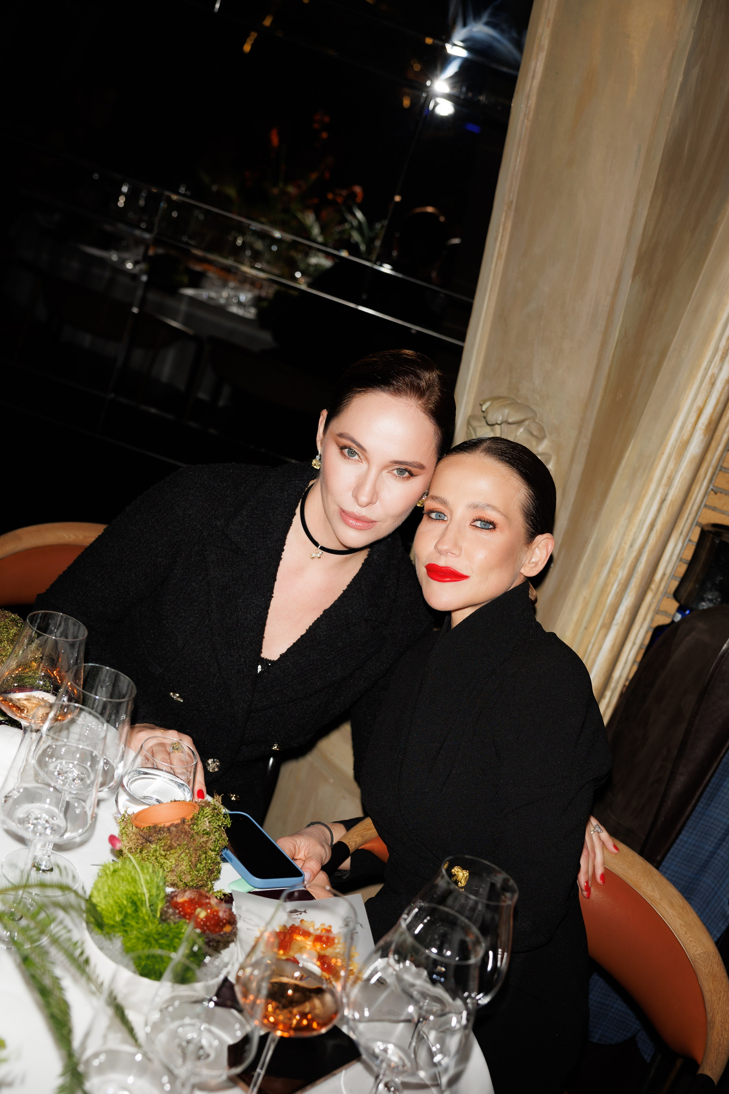 Ирина Зарькова и Юлия Барановская на Дне Рождения ресторана «White Rabbit» Белый Кролик