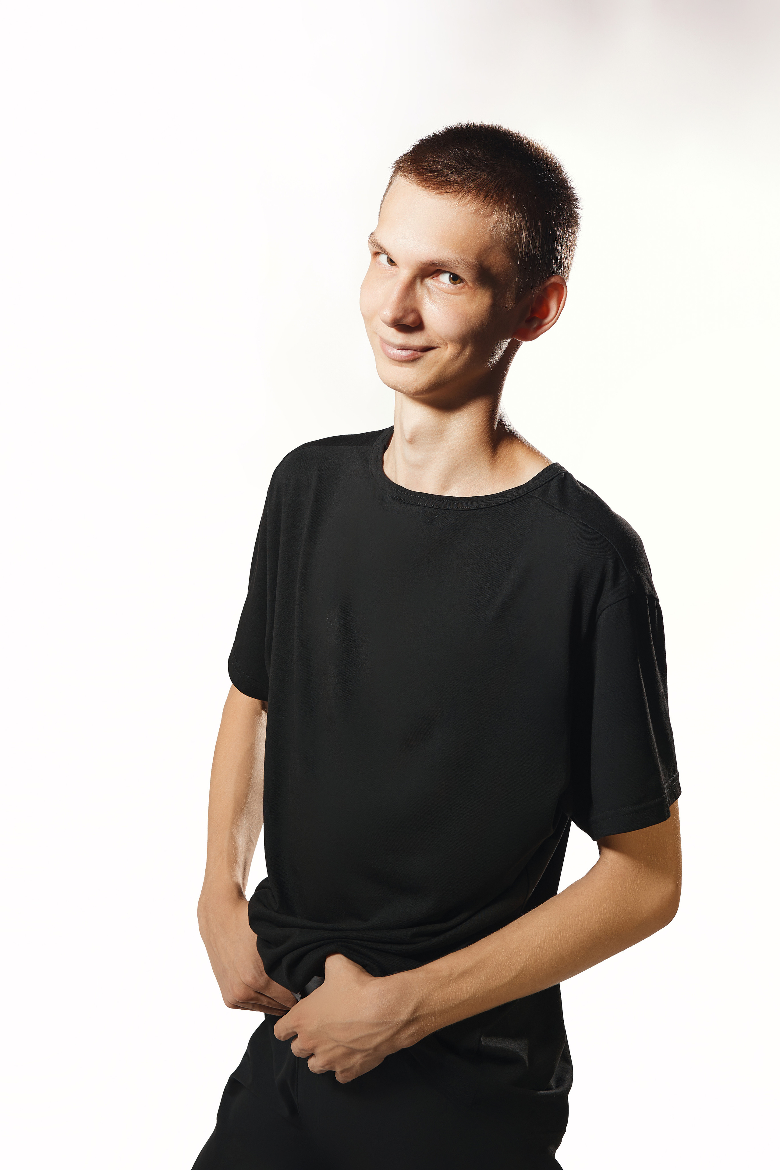 Портрет парня в контрастном свете