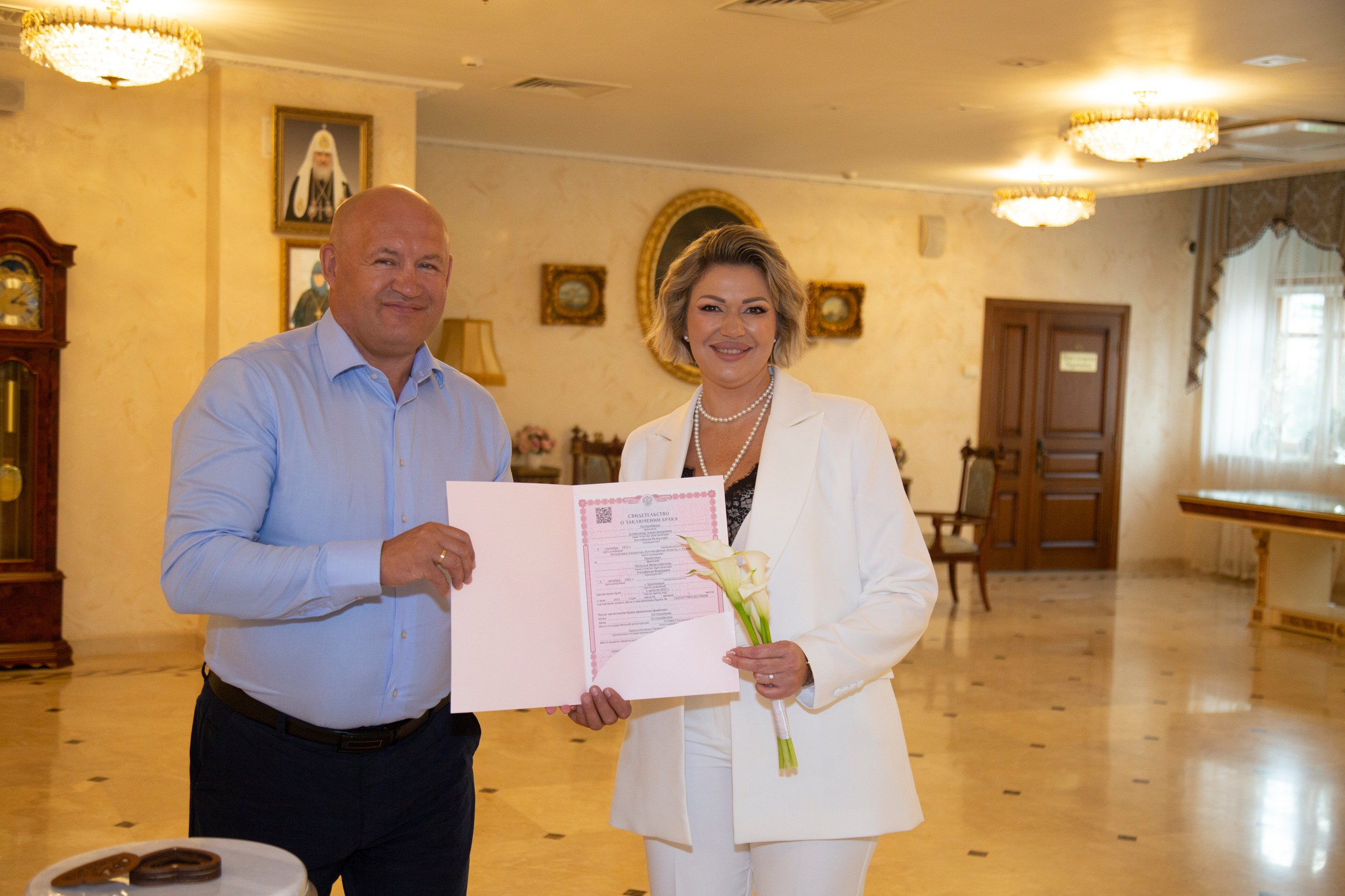 ЗАГСе Храма Матроны Московской свадебная фотосессия. Фотосессия в студии в Москве от профессионального фотографа услуги по доступным ценам