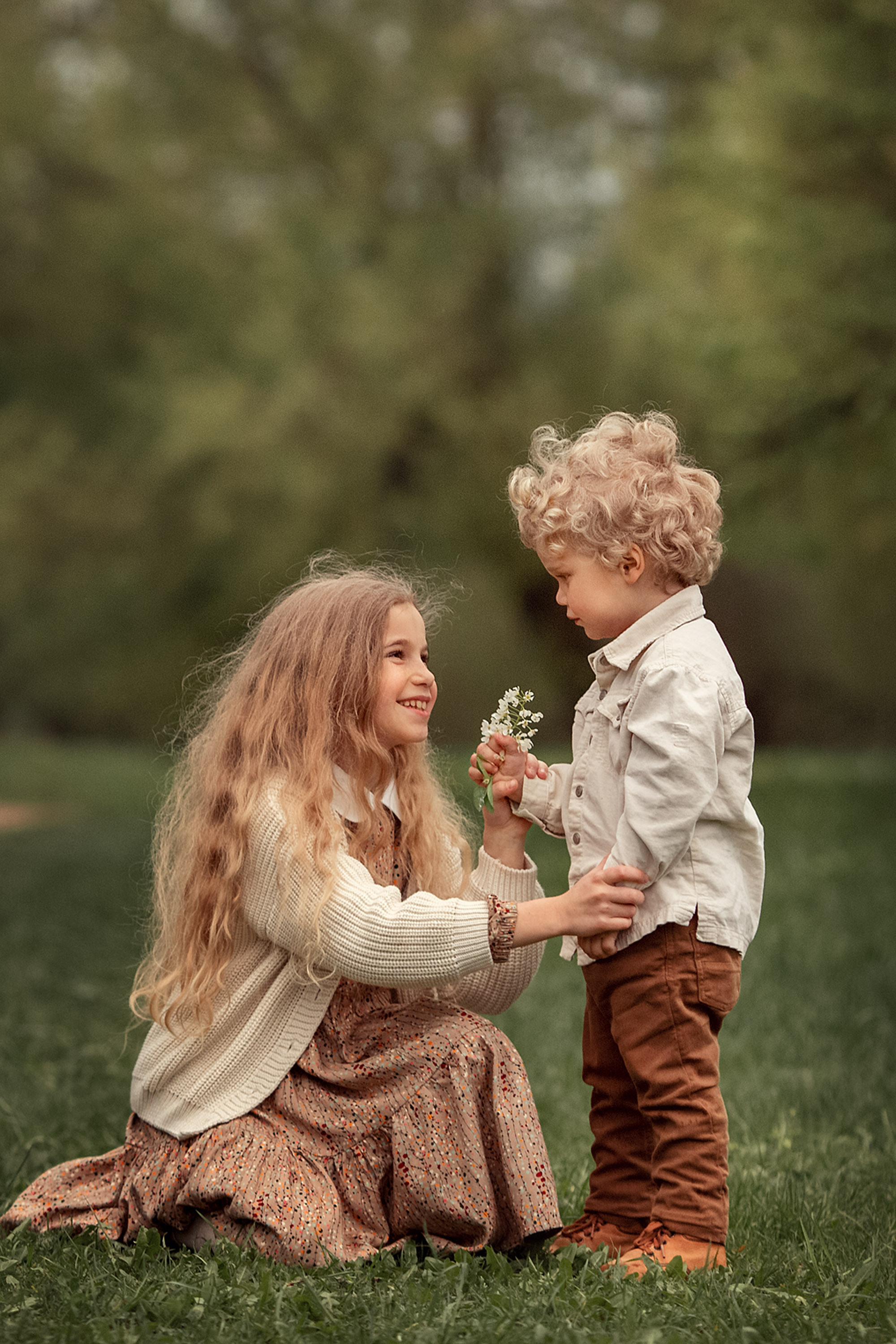 Фотосессия большой семьи в цветущем саду. Tatyana Nadezhdina Family photographer