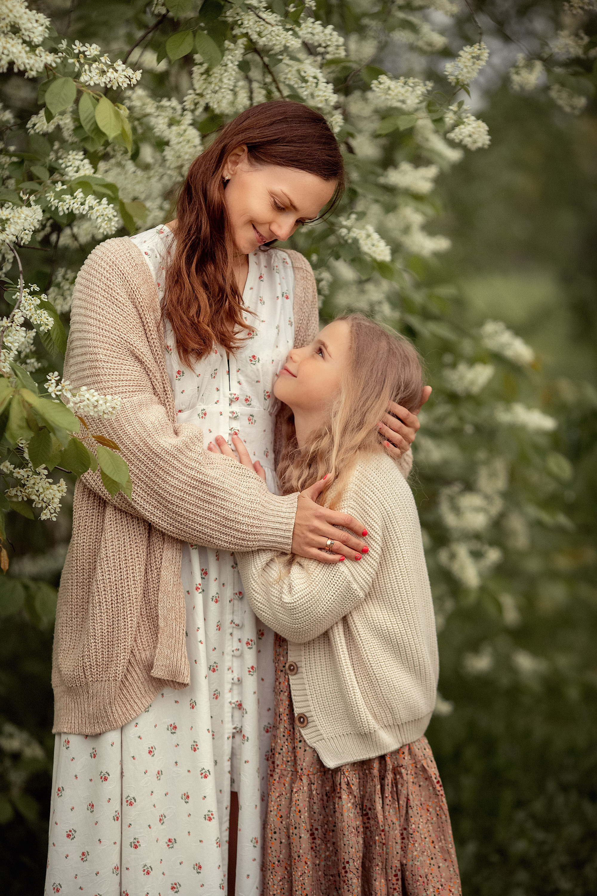 Фотосессия большой семьи в цветущем саду. Tatyana Nadezhdina Family photographer