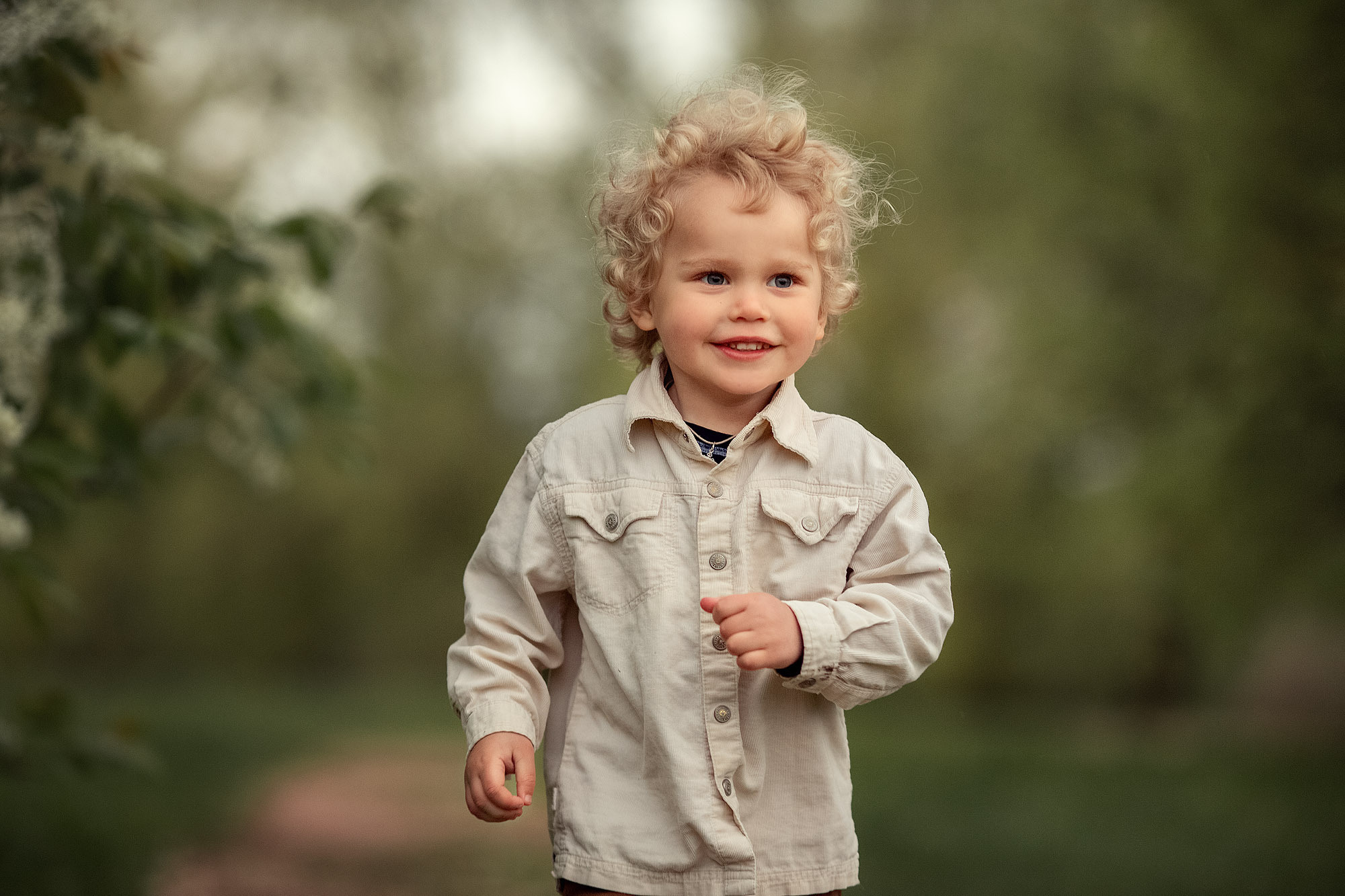 Фотосессия большой семьи в цветущем саду. Tatyana Nadezhdina Family photographer