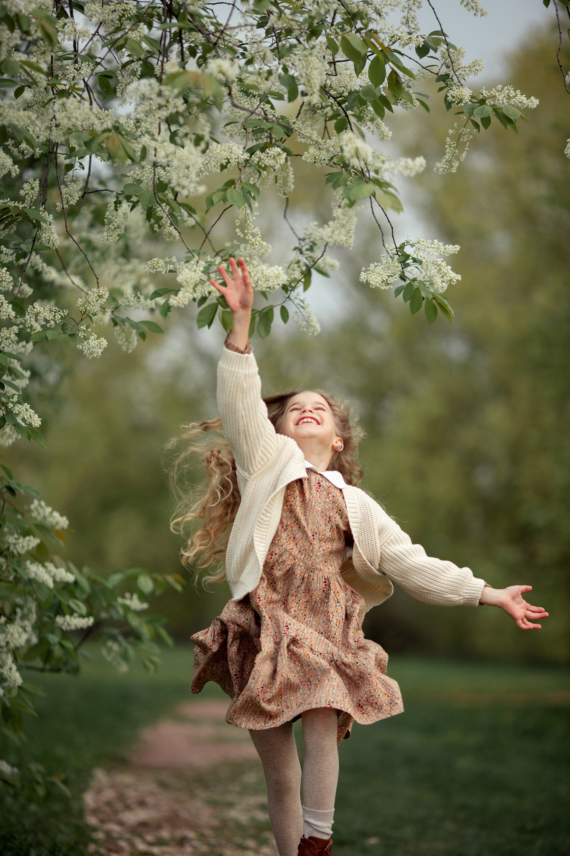 Фотосессия большой семьи в цветущем саду. Tatyana Nadezhdina Family photographer
