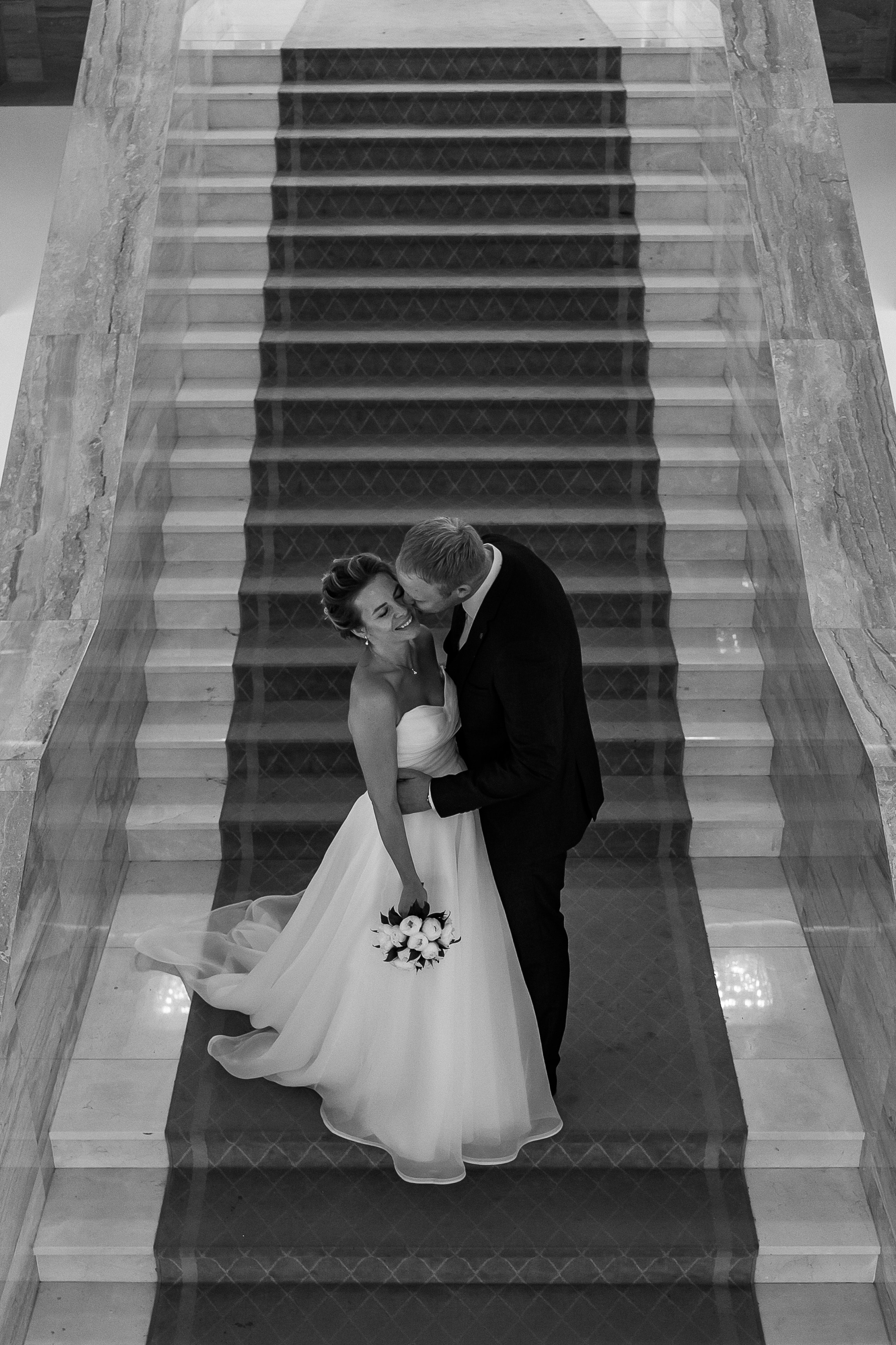 Фотосессия на лестнице во дворце бракосочетания №4