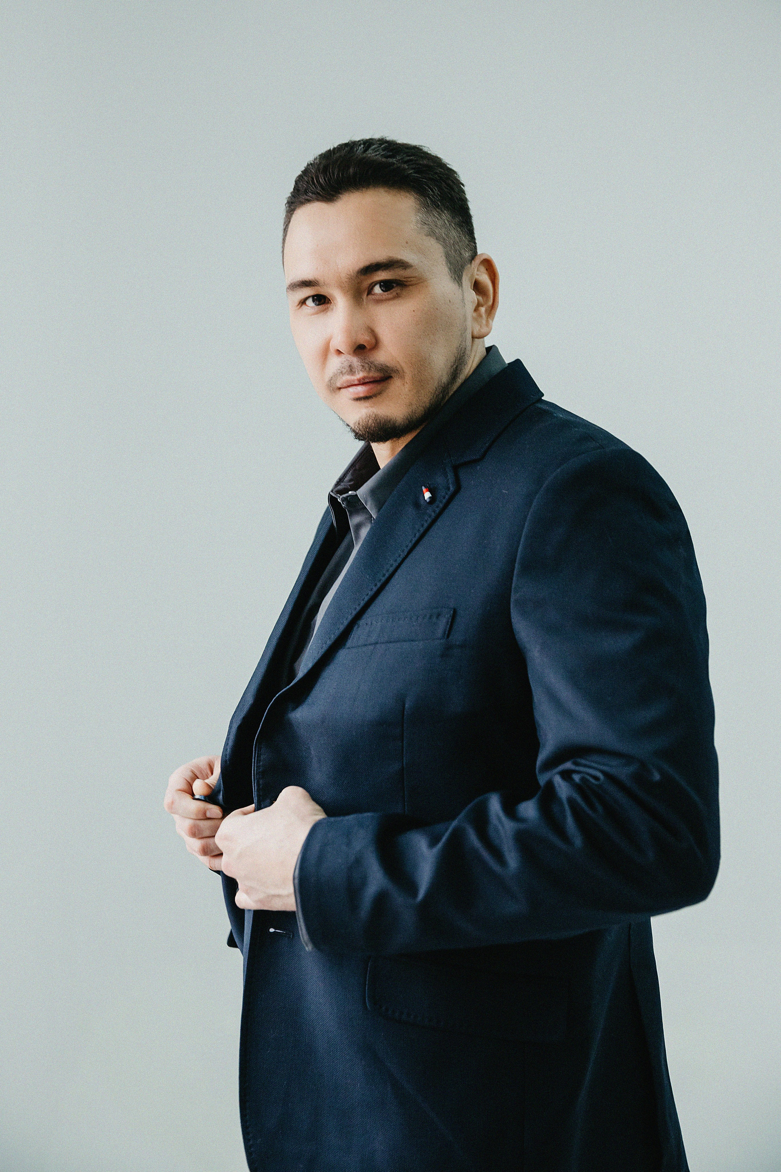 Фотосессия Нурлана в фотостудии Пространство. Свадебный, семейный и портретный фотограф в Алматы, Костанай