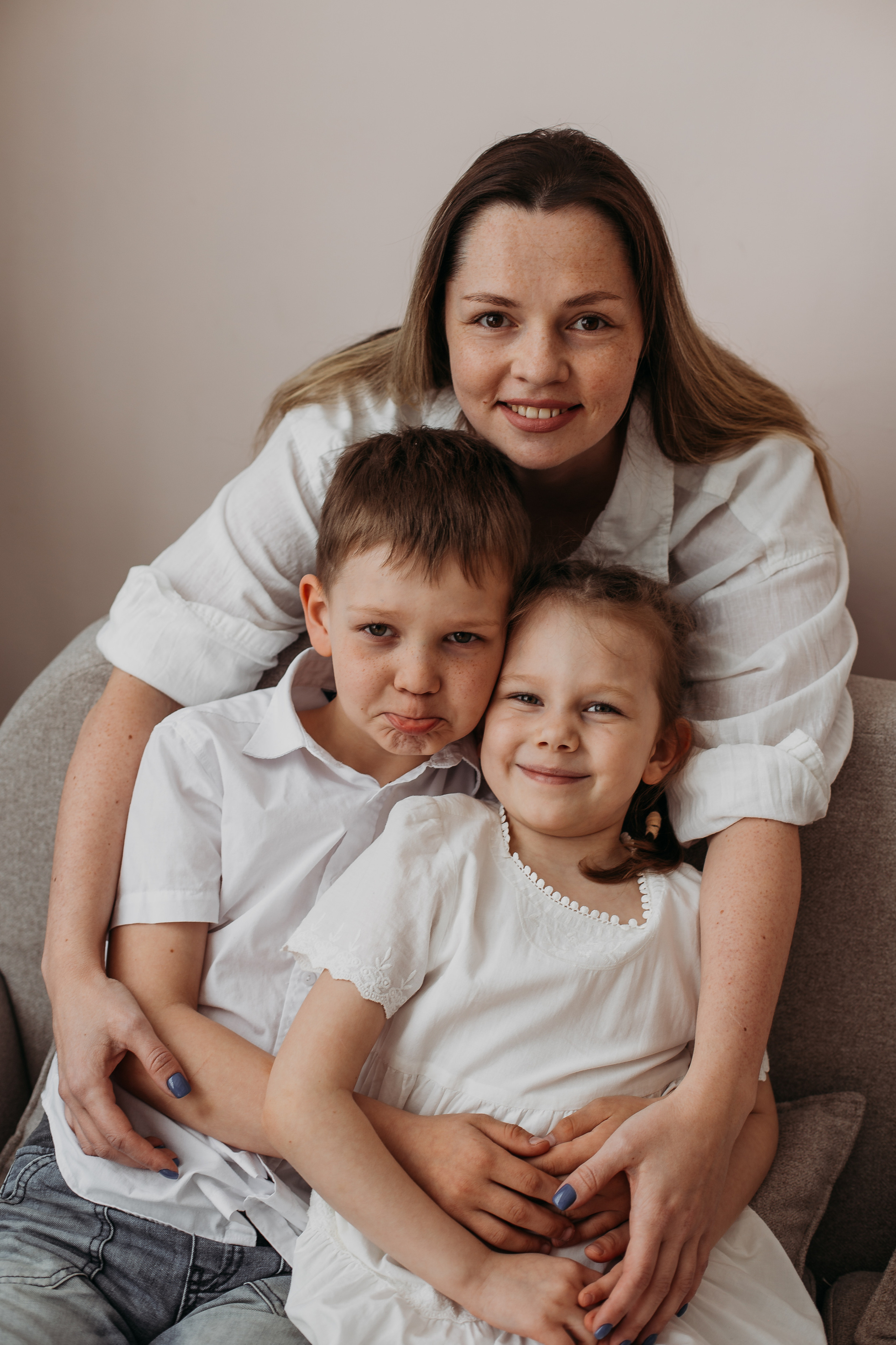 Мама. Детский и семейный фотограф, Newborn фотограф новорожденных г. Челябинск