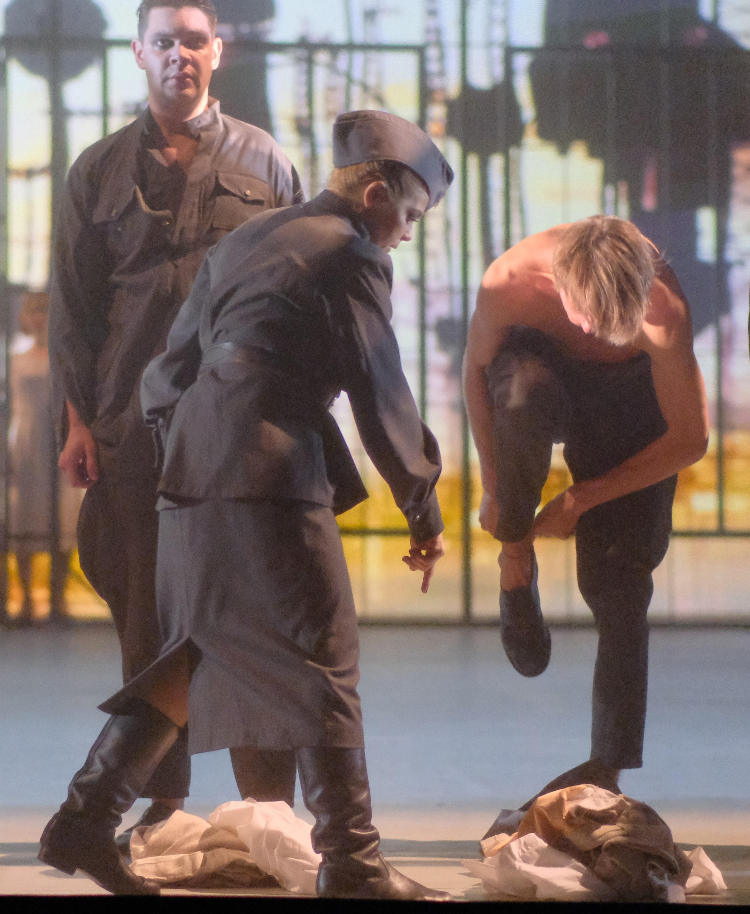 «XX ВЕК. БАЛ». МХТ имени А. П. Чехова. Москва, улицы, театр и артисты, друзья и мир фото Владимир Кашицин