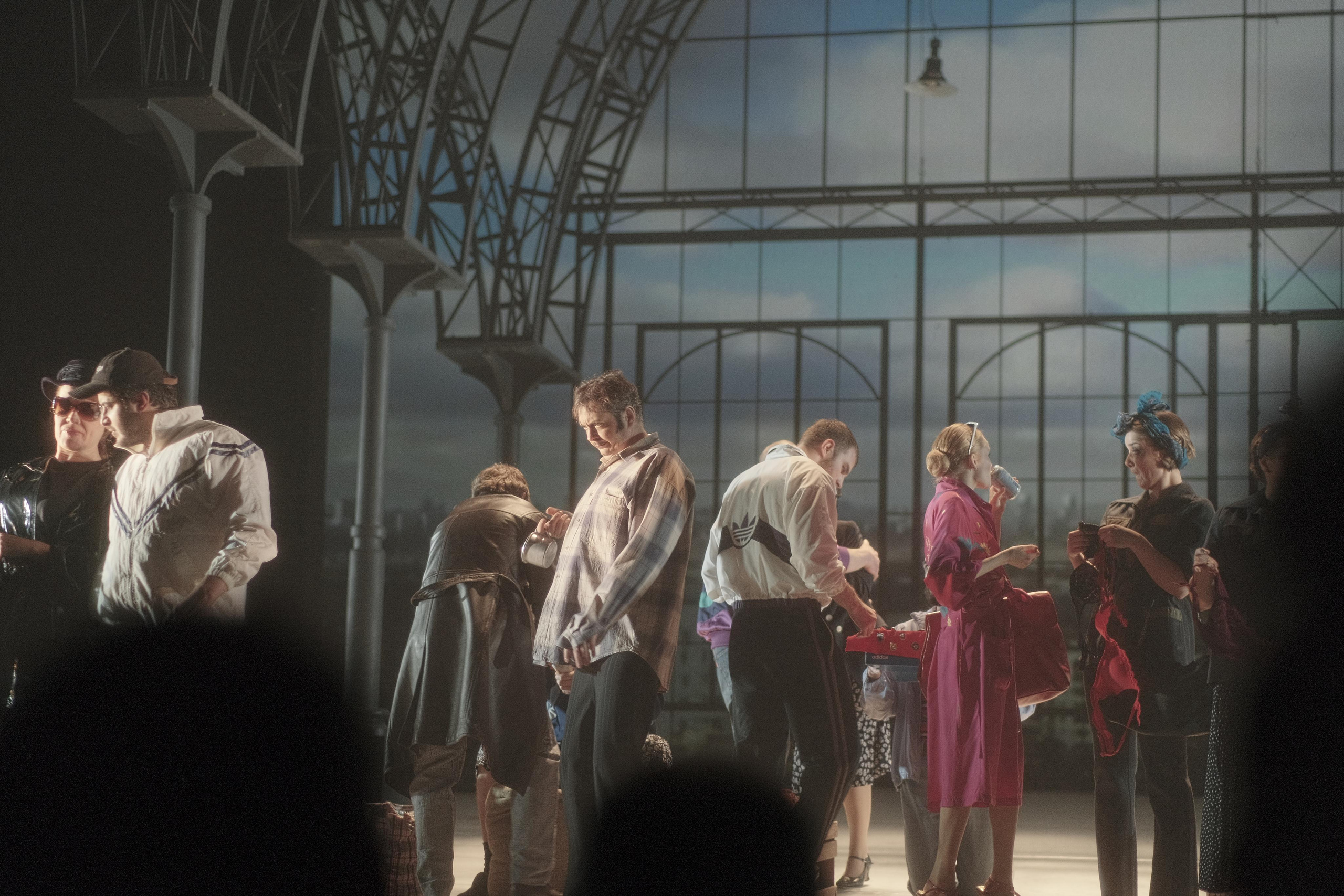 «XX ВЕК. БАЛ». МХТ имени А. П. Чехова. Москва, улицы, театр и артисты, друзья и мир фото Владимир Кашицин