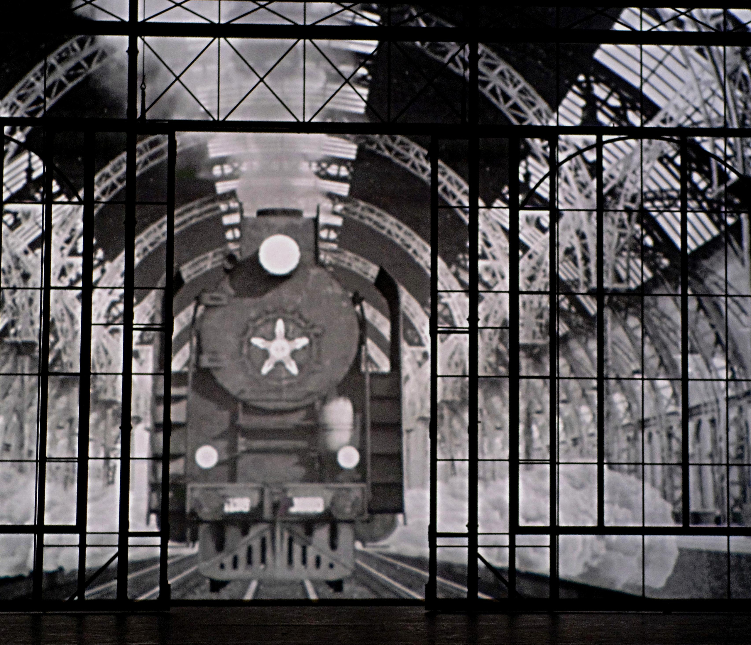 «XX ВЕК. БАЛ». МХТ имени А. П. Чехова. Москва, улицы, театр и артисты, друзья и мир фото Владимир Кашицин