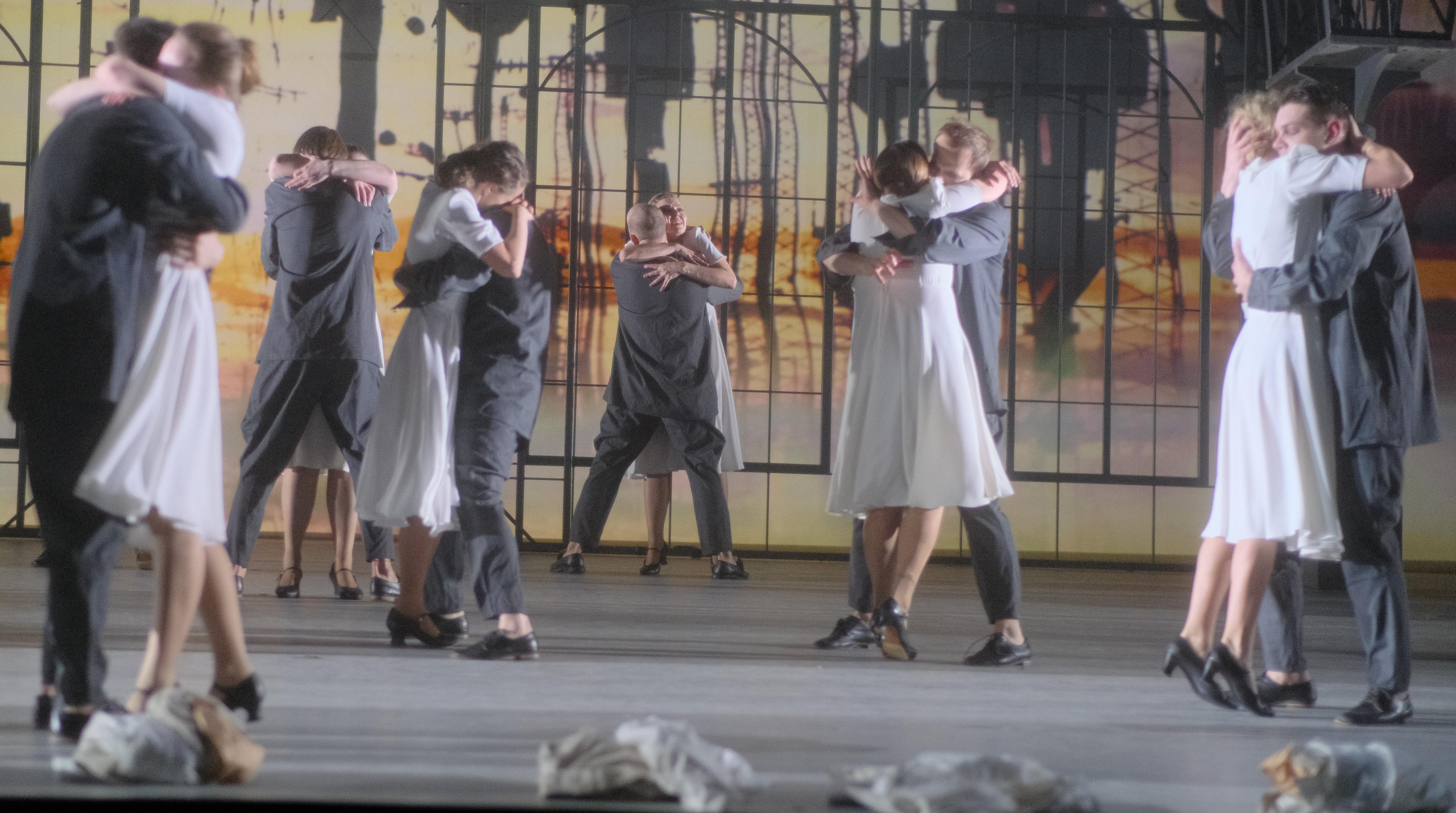 «XX ВЕК. БАЛ». МХТ имени А. П. Чехова. Москва, улицы, театр и артисты, друзья и мир фото Владимир Кашицин