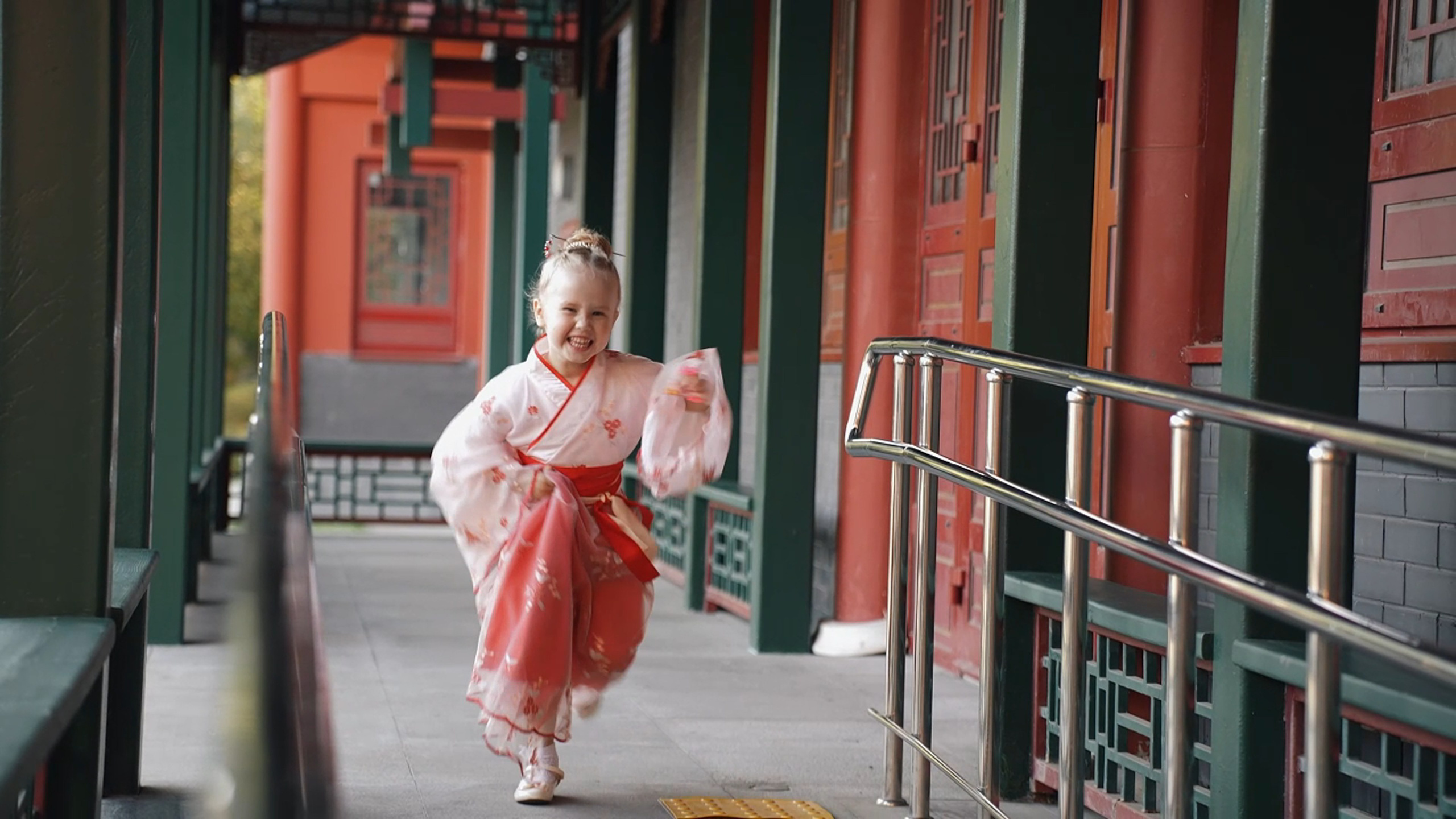 Наталья и Яна — Не просто съёмки, а целые миры 🎬. Видеограф / Фотограф  — Яна Спащанская