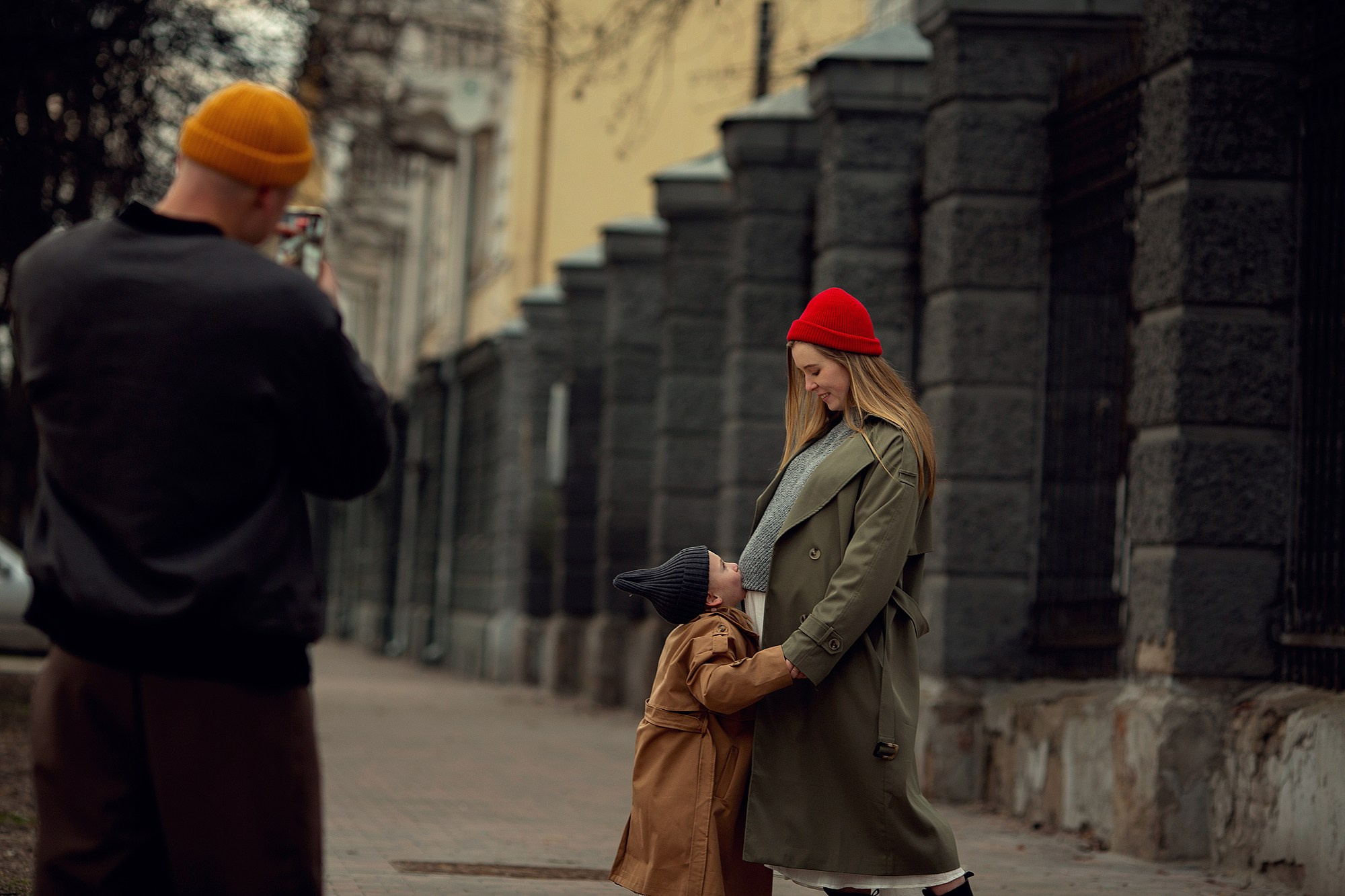 Яркая городская фотопрогулка семьи в ожидании второго малыша. Tatyana Nadezhdina Family photographer