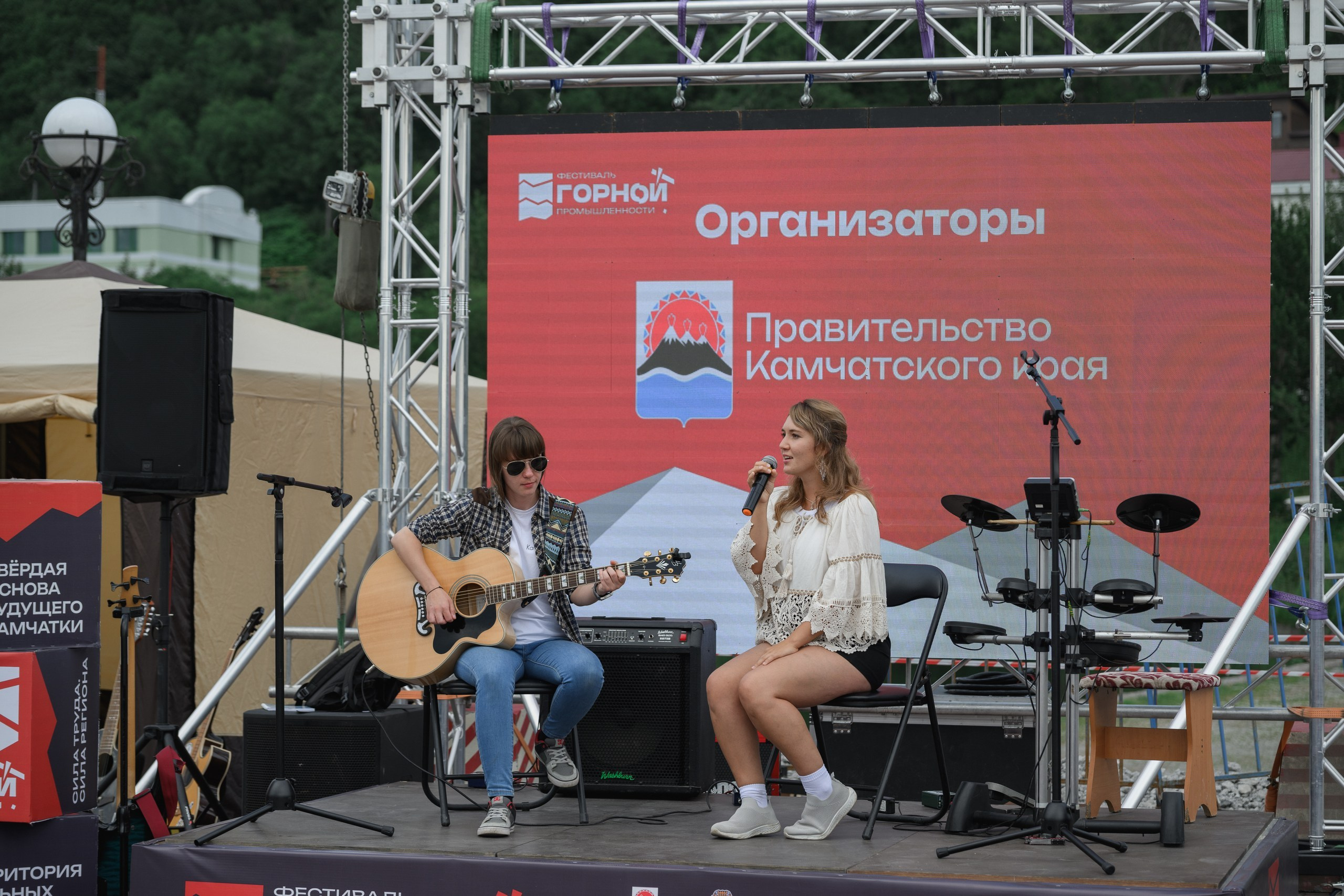 Фотосъемка Дня горняка в центре Петропавловска-Камчатского. Профессиональная репортажная съемка праздника горняков в Петропавловске-Камчатском. Яркие моменты с концерта и награждения работников отрасли. Эмоциональные кадры с городского праздника в Петропавловске-Камчатском. Фотосъемка корпоративных мероприятий и праздников в Петропавловске-Камчатском.