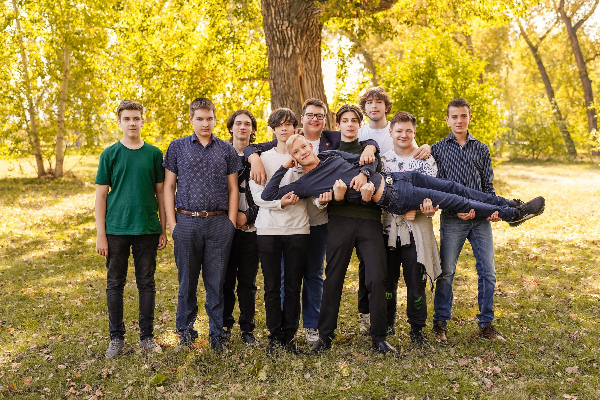 Идеи для школьной фотосессии осенью: 9 и 11 класс. СИГМА | Студия выпускных альбомов Красноярск