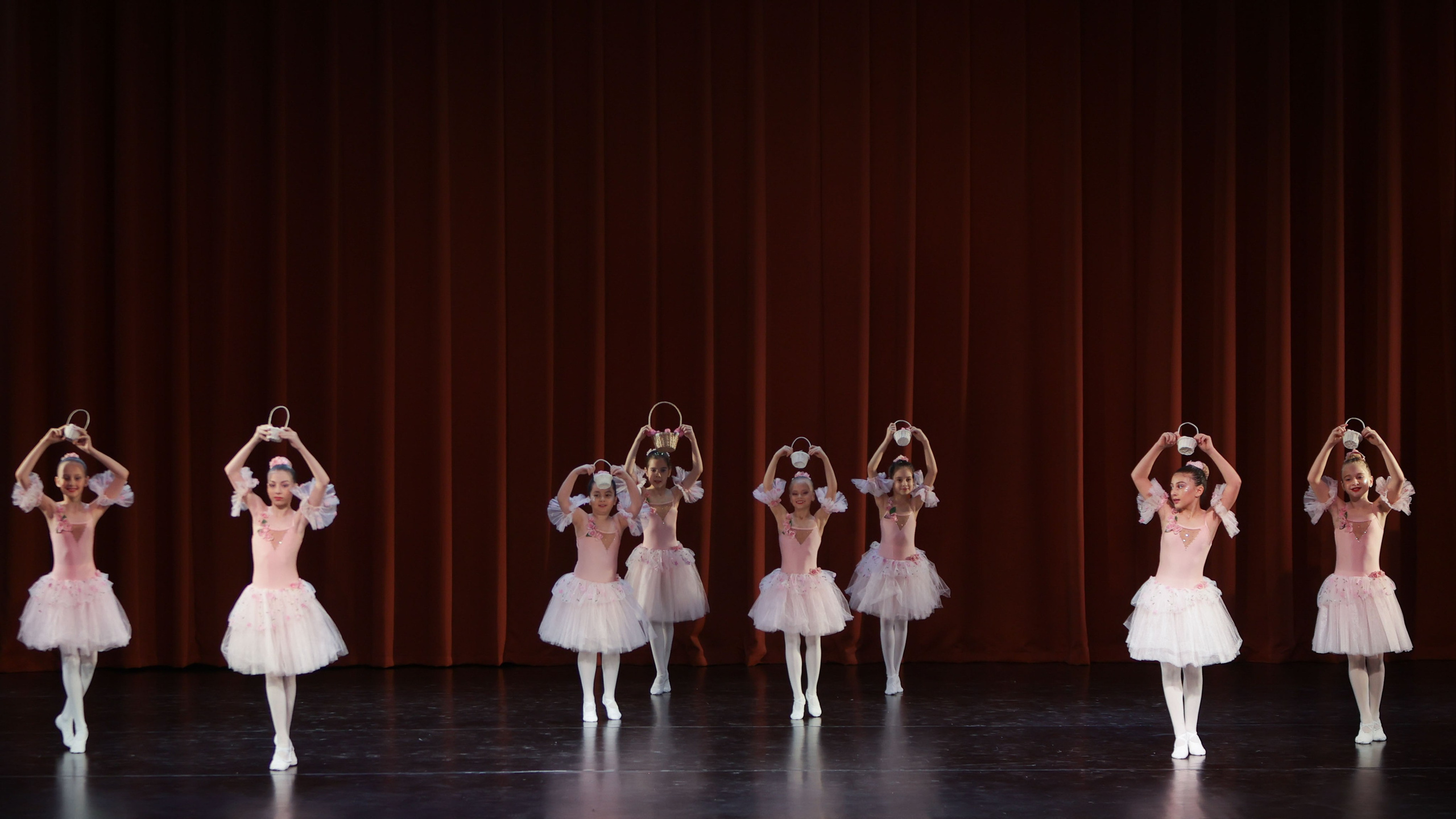 Фестиваль хореографического искусства «КУБОК ЛЕГЕНДЫ — 2025». Выпускные альбомы и школьный фотограф в Подольске, Троицке, Щербинке, Москве и Московской области