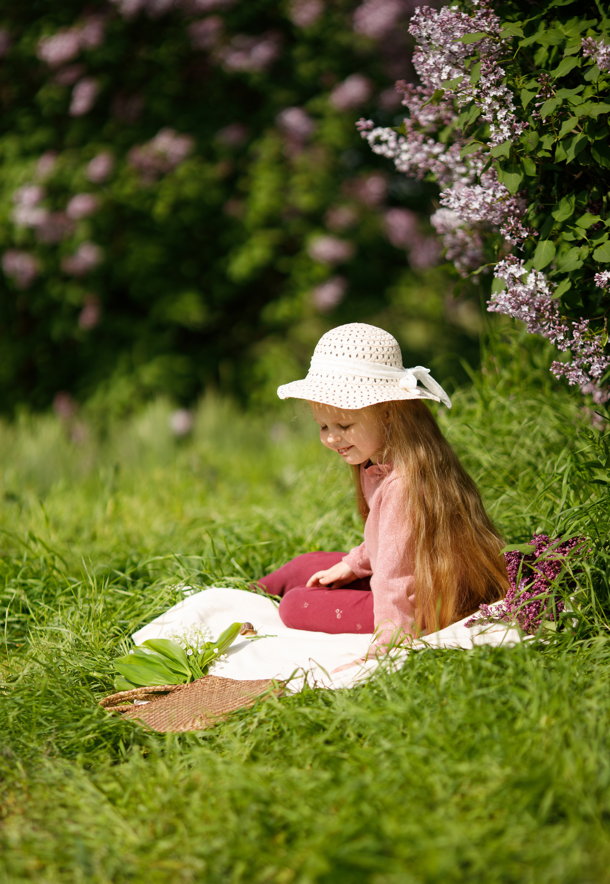 Аглая весенняя съемка в сирени. Свадебный и семейный фотограф в Ставрополе Попова Дарья