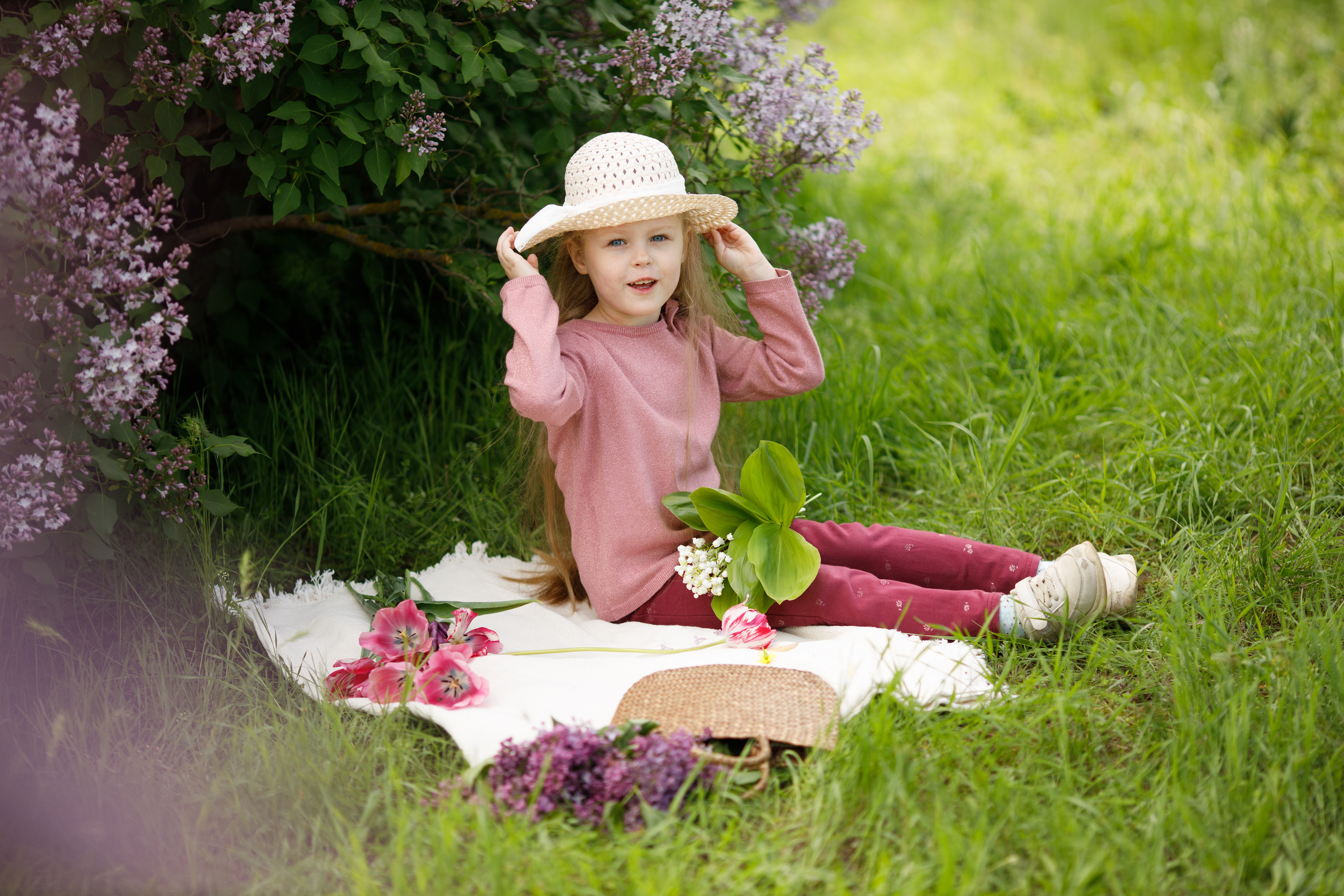 Аглая весенняя съемка в сирени. Свадебный и семейный фотограф в Ставрополе Попова Дарья
