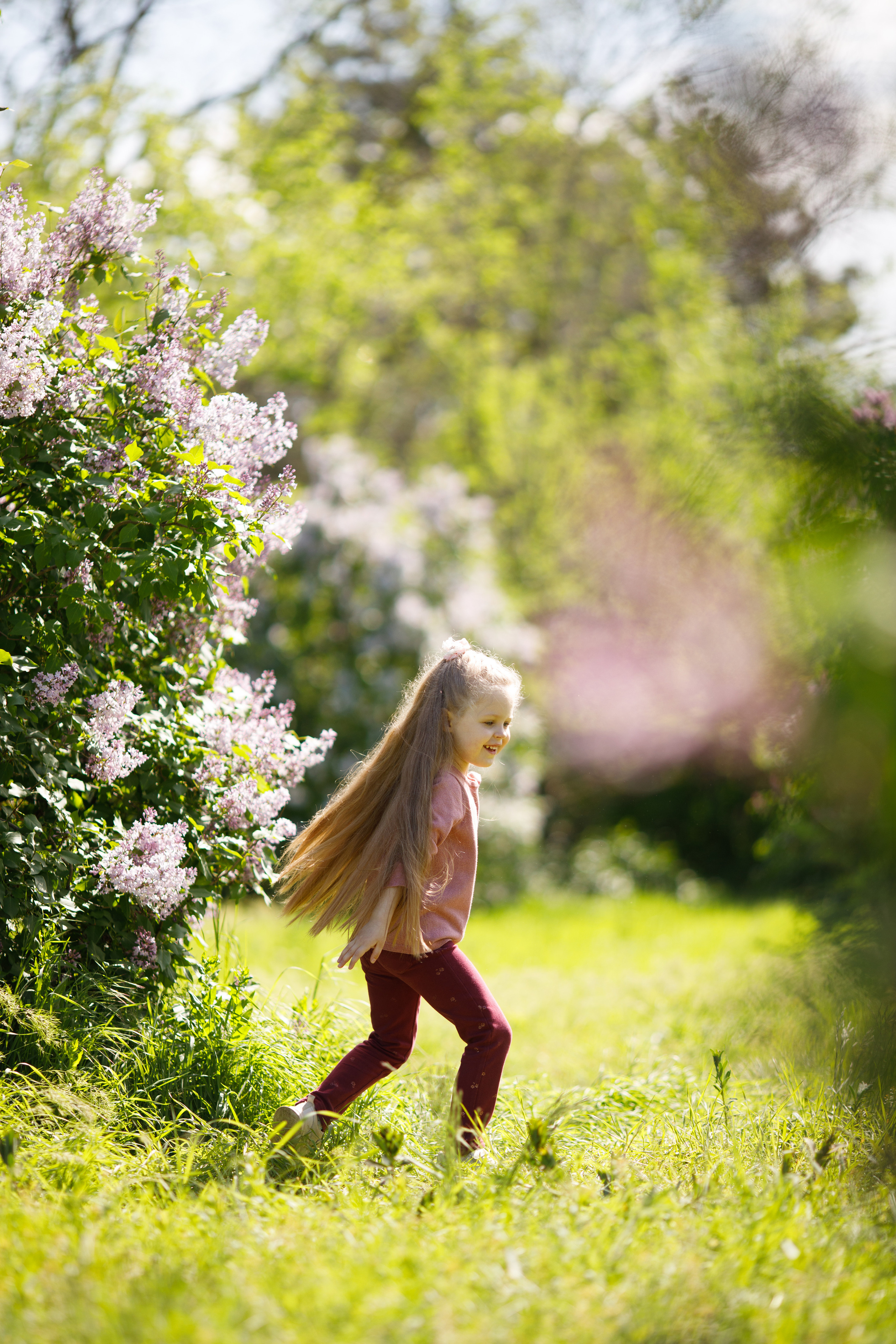 Аглая весенняя съемка в сирени. Свадебный и семейный фотограф в Ставрополе Попова Дарья