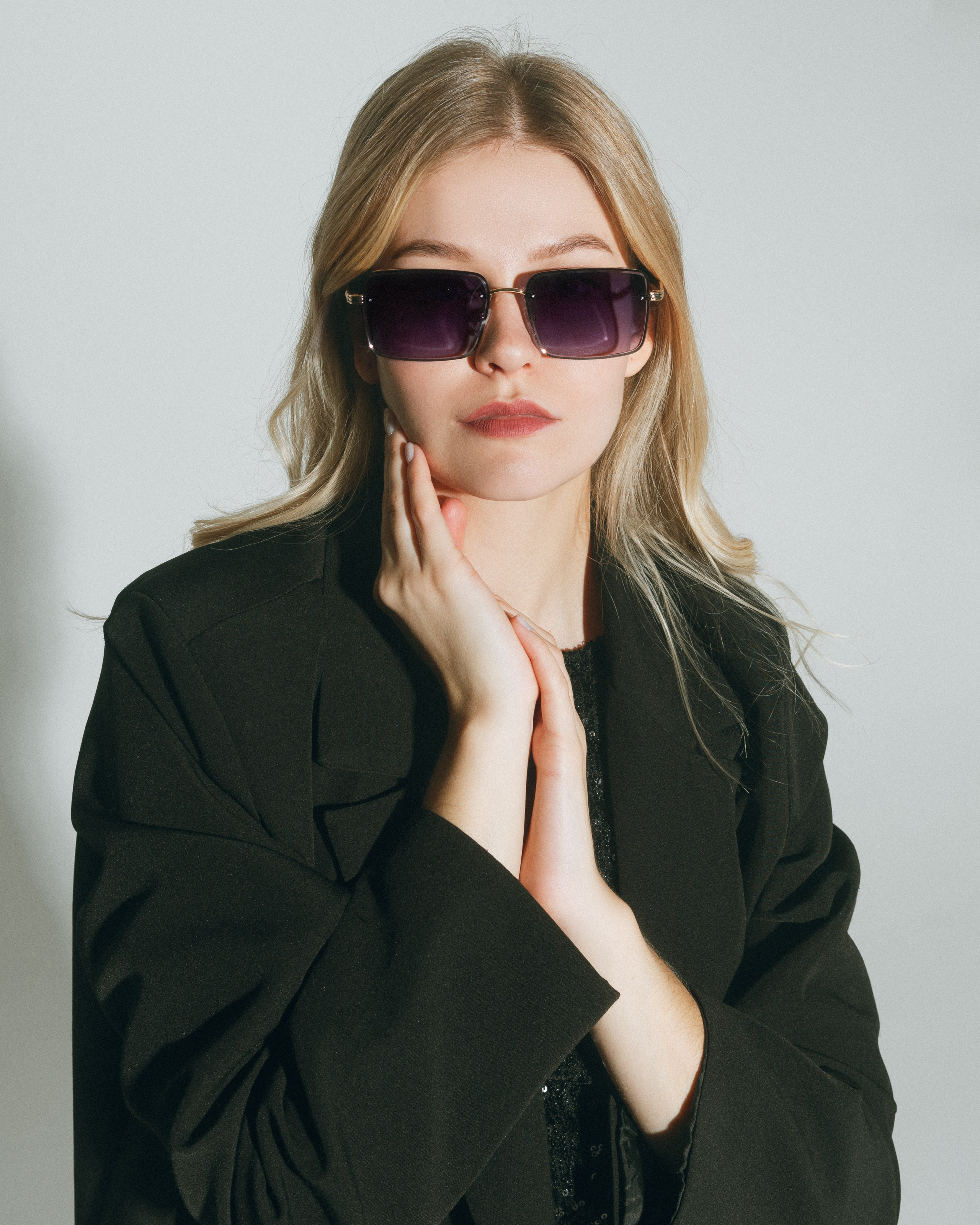 Главная страница сайта Kovalenko Alexander – профессионального фотографа в Китае. Услуги фотосъемки для маркетплейсов, модной индустрии, ювелирных украшений и портретов в Гуанчжоу