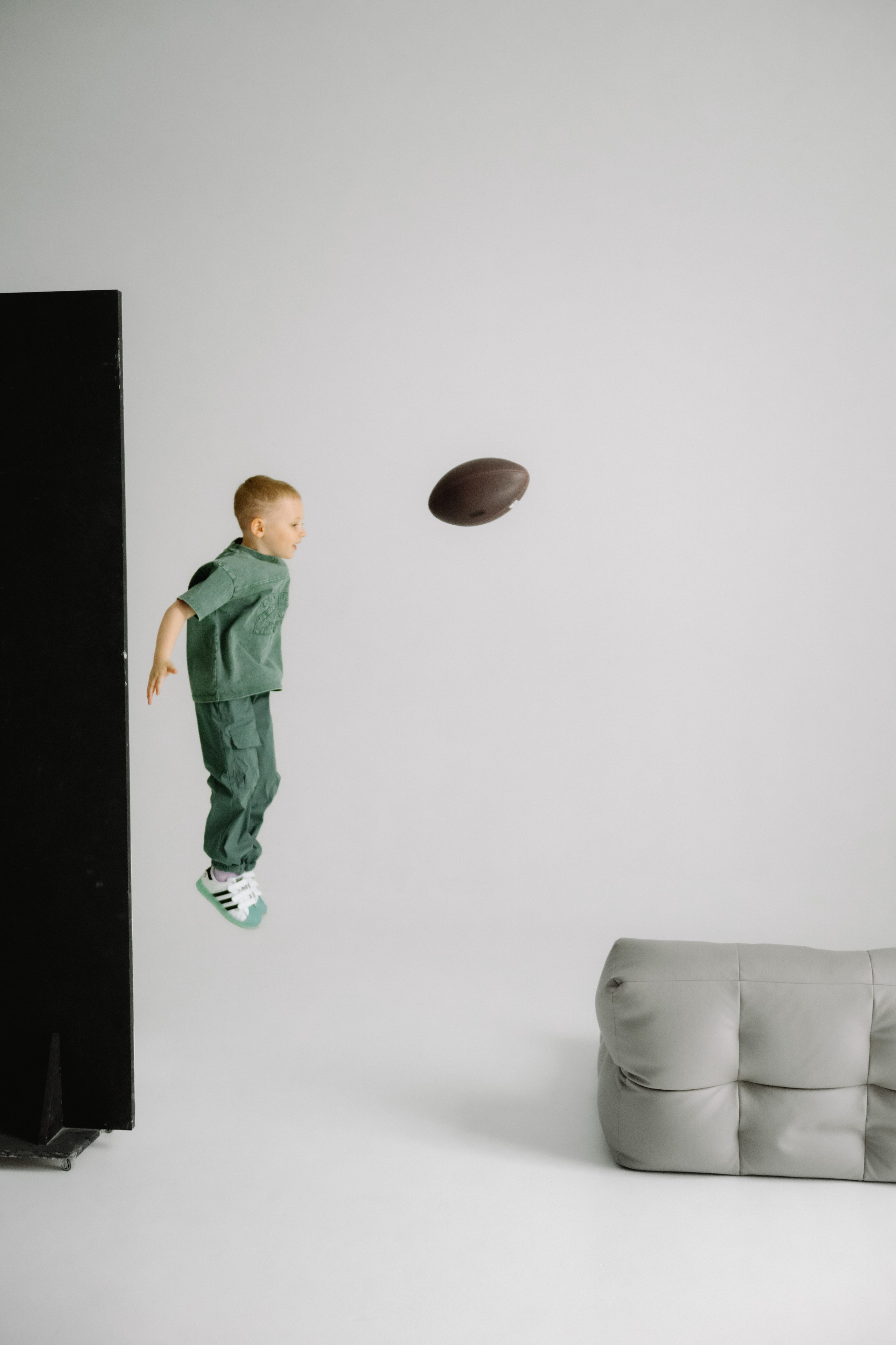 Детская фотосессия в студии — это волшебное приключение! Смешные позы, искренний смех и живые эмоции