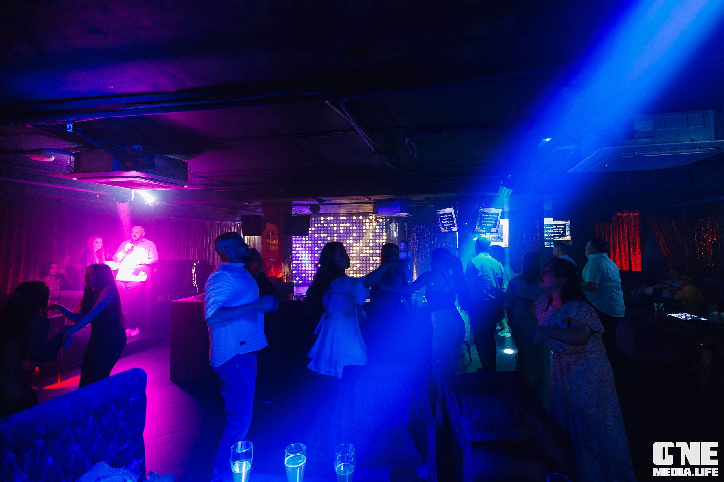 Фоторепортаж из караоке-клуба Эйфория. One Media Life: фоторепортажи, фотоотчеты с мероприятий и заведений