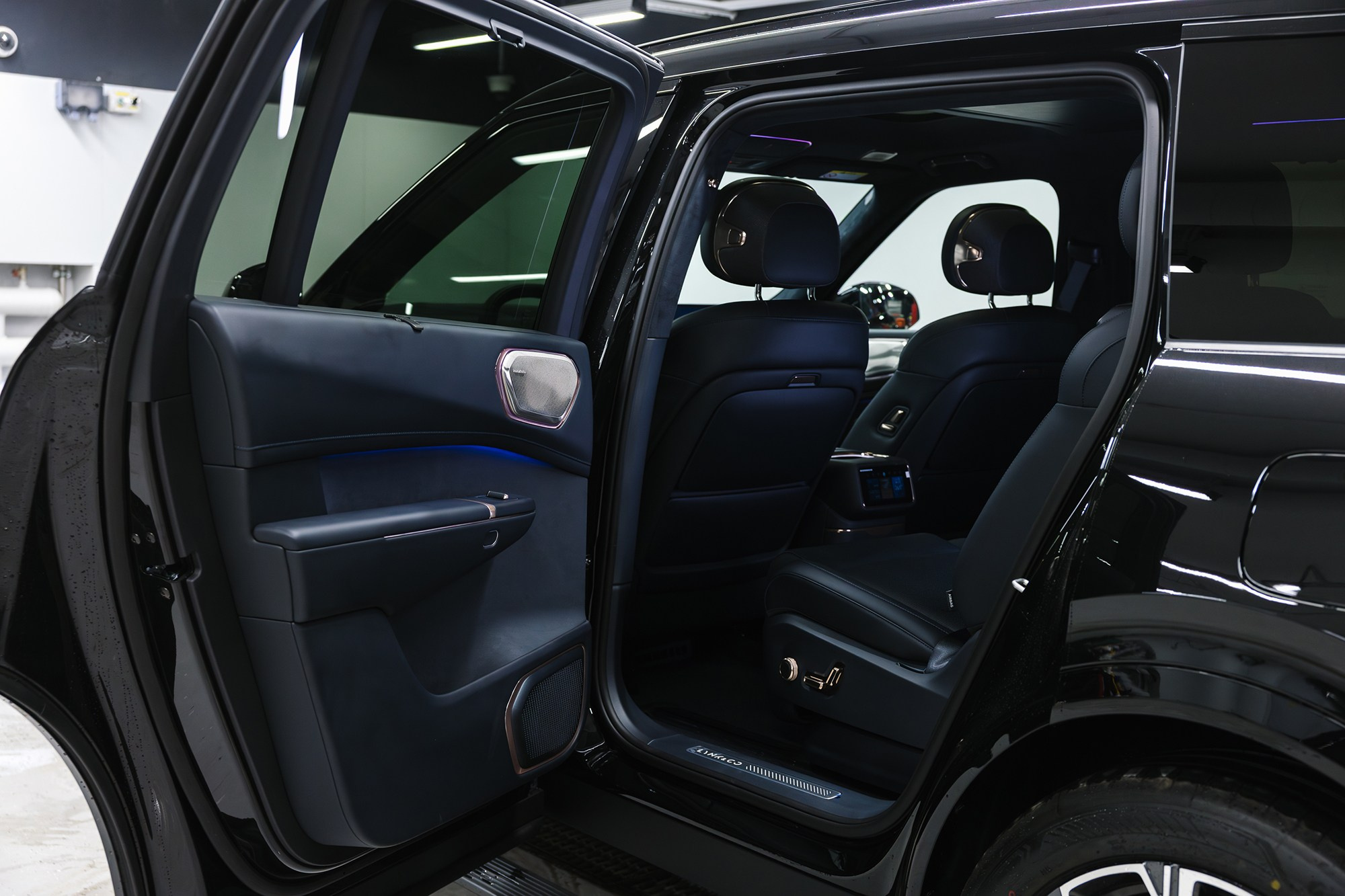 Lynk & Co 900 Ultra 2,0hyb 4WD AT (734 л. с.). Автосалон «Х-Авто»