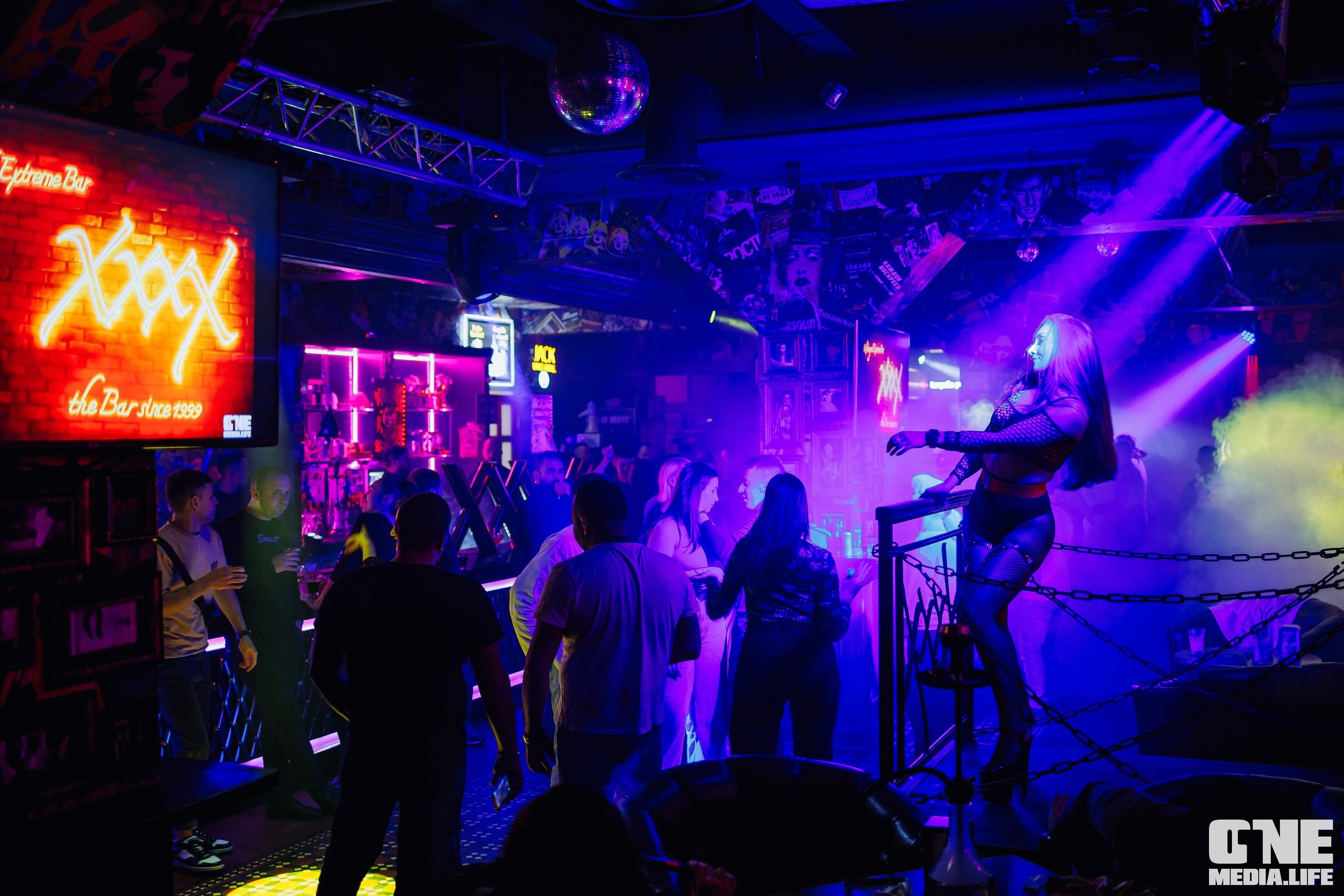 Фоторепортаж из бара XxxX. One Media Life: фоторепортажи, фотоотчеты с мероприятий и заведений