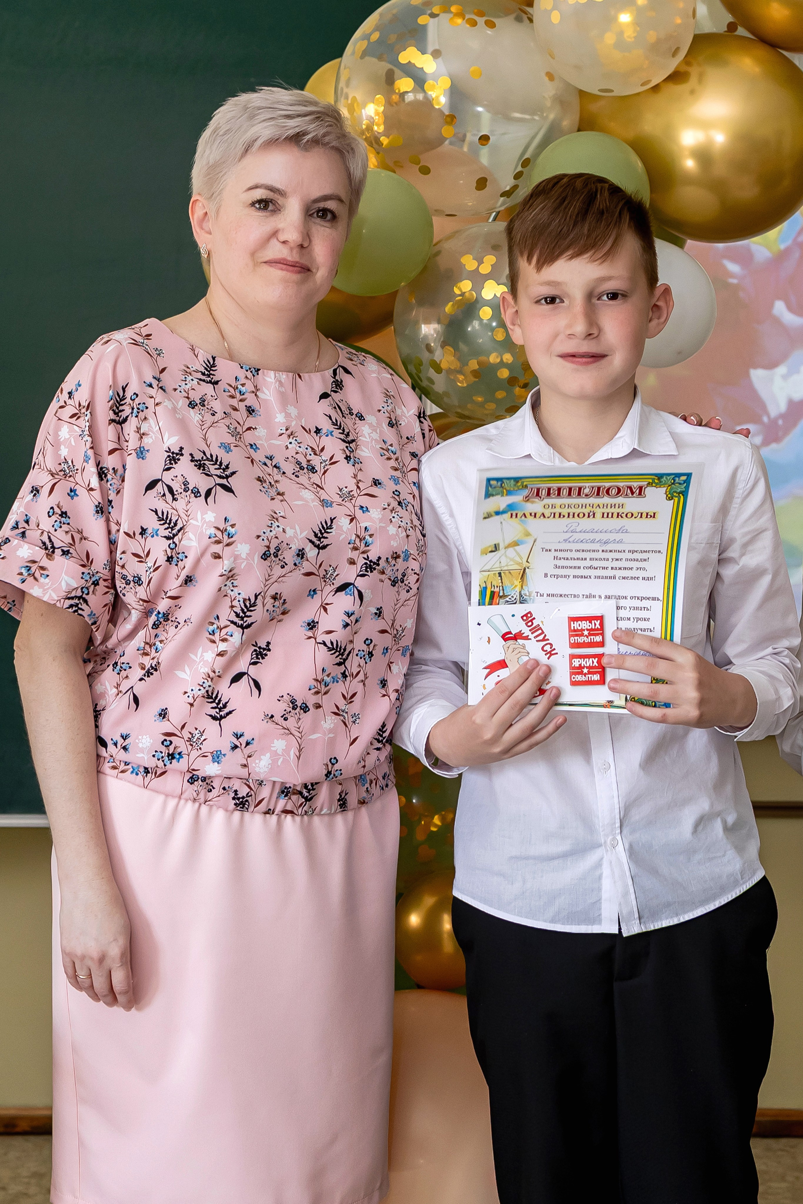 Выпускной в начальной школе в классе. Фотограф и видеограф Москва. Свадебный фотограф, видеограф. Выпускные альбомы. Оживающие альбомы