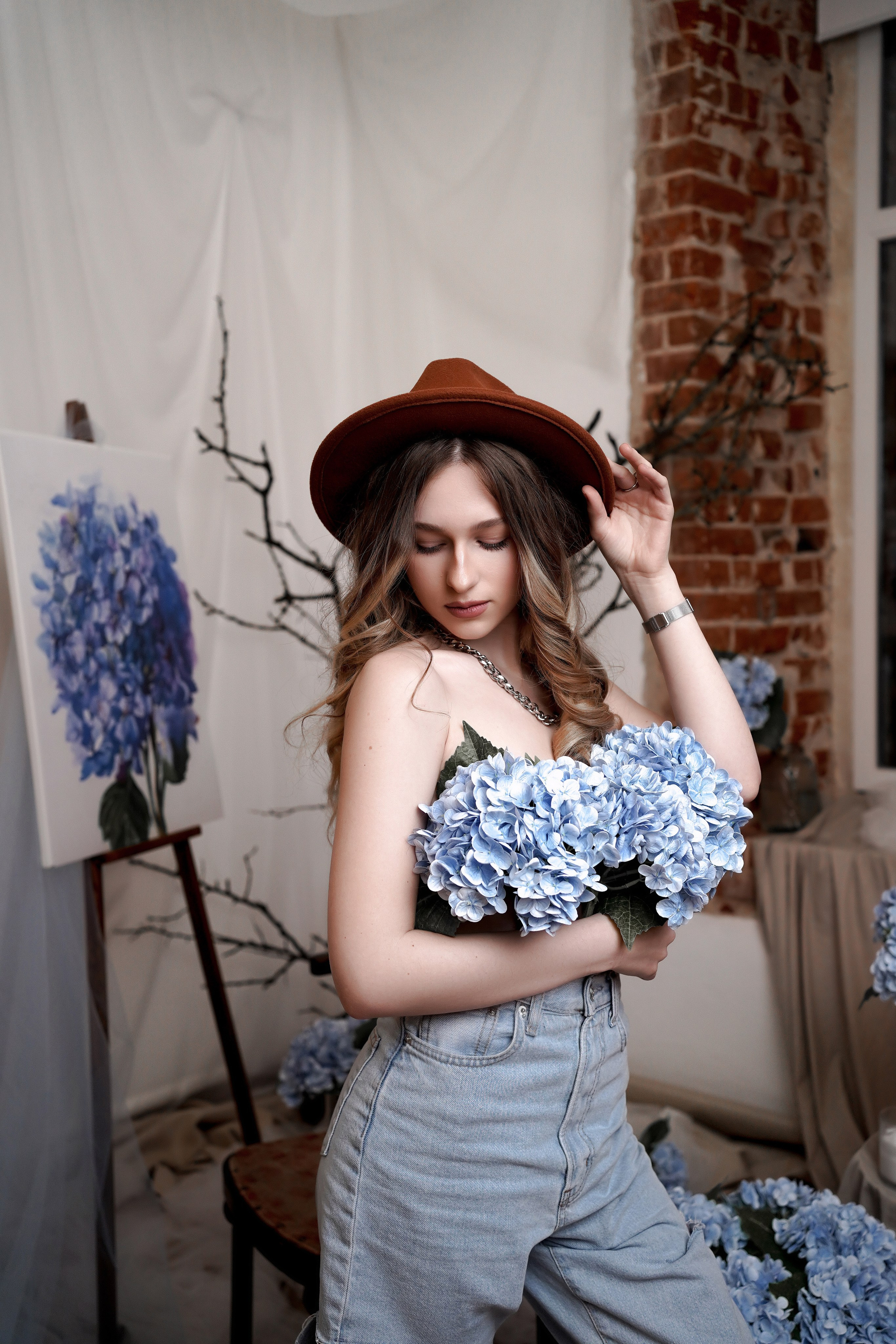Женская фотосессия с гортензией в Ростове-на-Дону. Студийный фотограф Алёна Чёботова. Свадебный фотограф в Ростове-на-Дону. Таинство Крещения и Венчания, семейные фотосессии. Алёна Чёботова