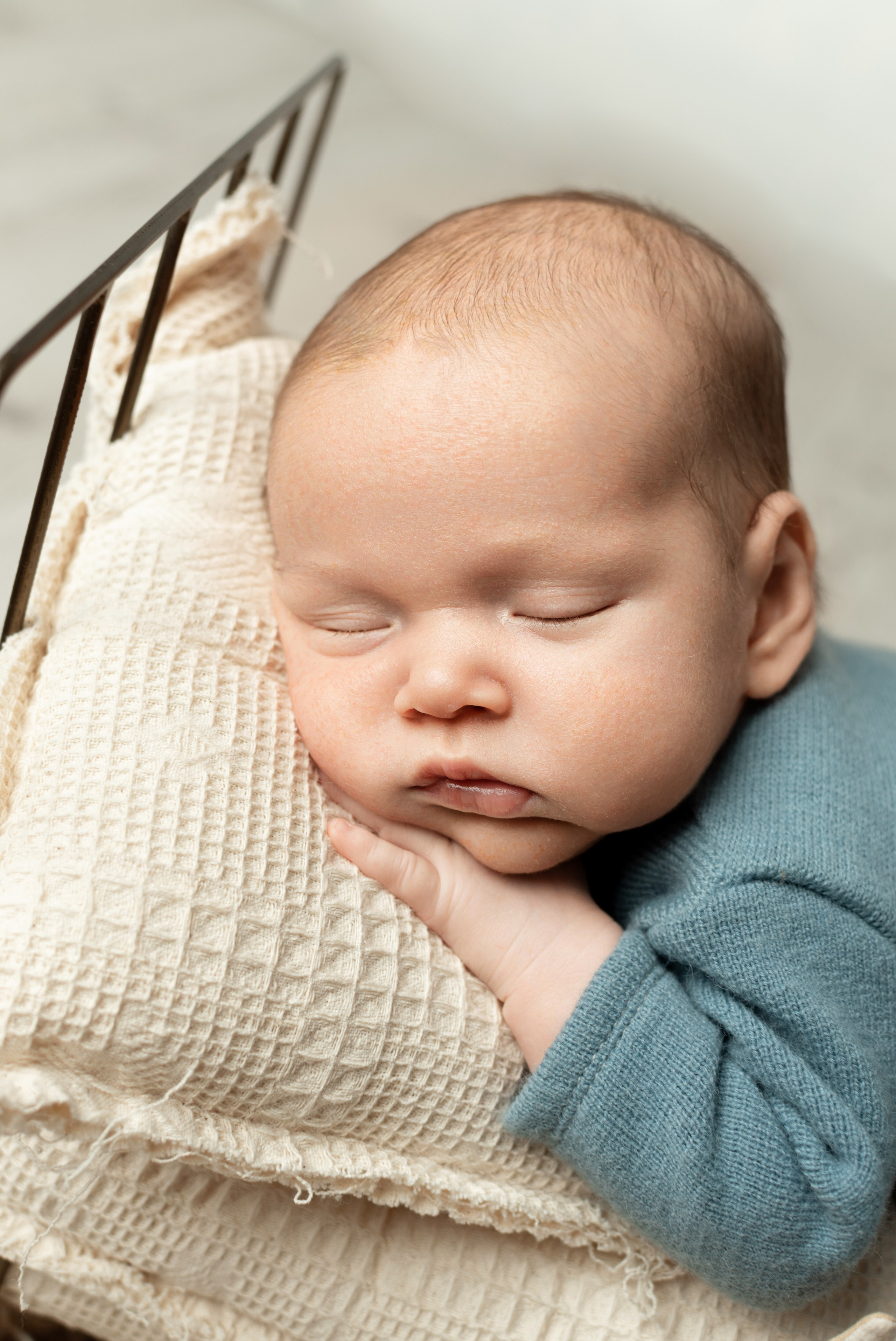 Малыш Амир пакет Ньюборн КРЕПЫШ (переход из Крохи). Фотограф новорожденных в Нижневартовске Лара Курдюкова